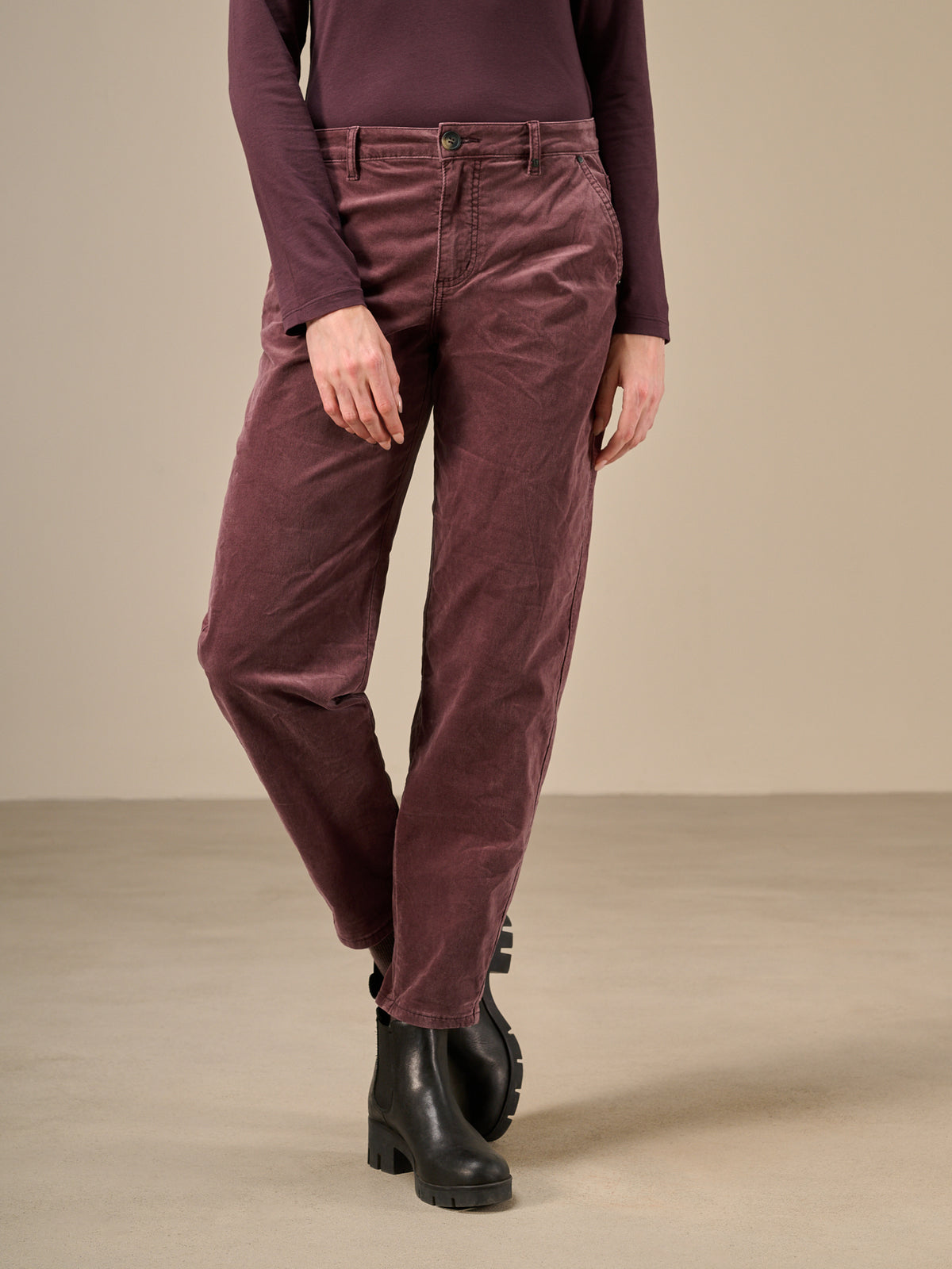Barrel-leg trousers