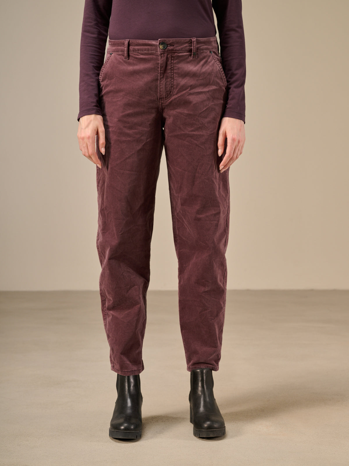 Barrel-leg trousers