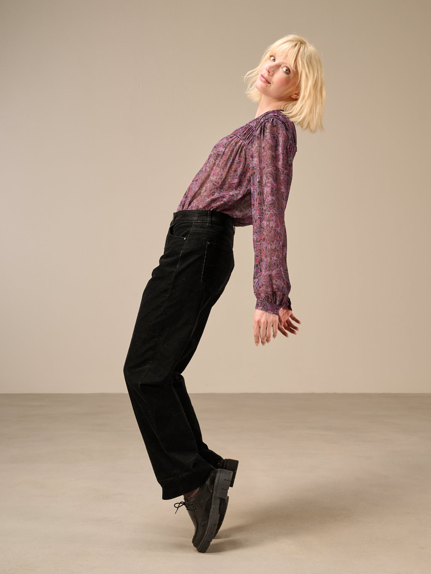 Straight-leg trousers