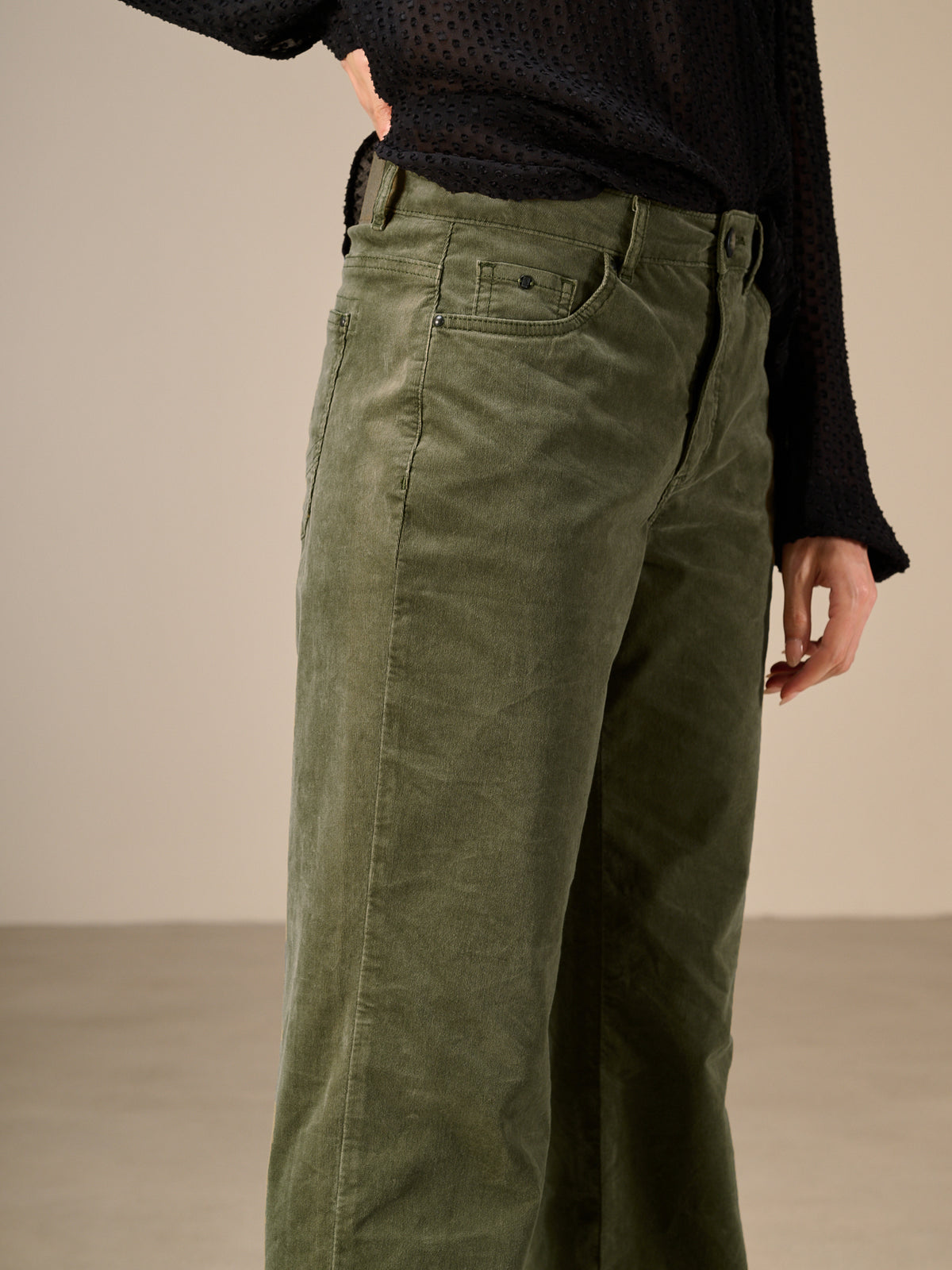 Straight-leg trousers
