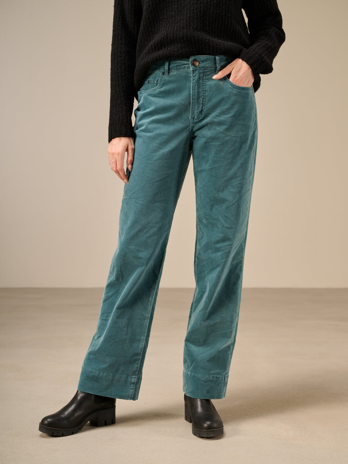 Straight-leg trousers