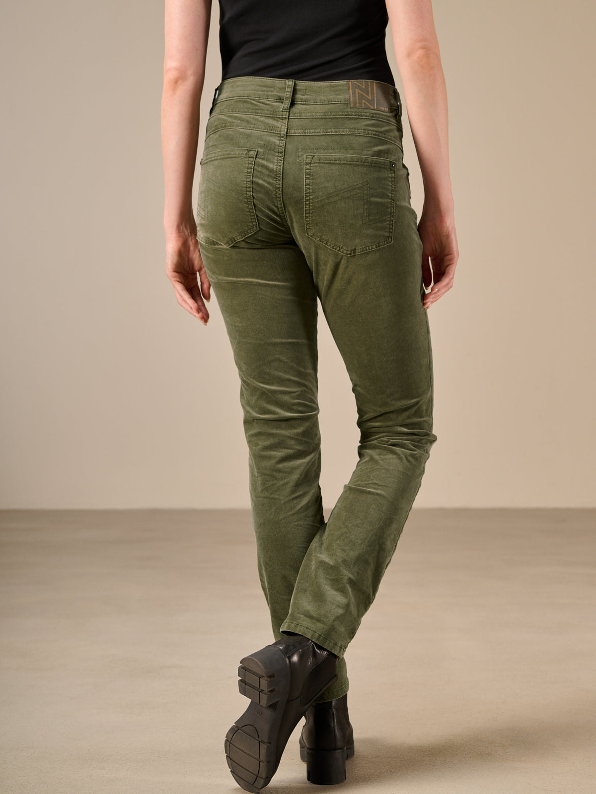 Tapered pants