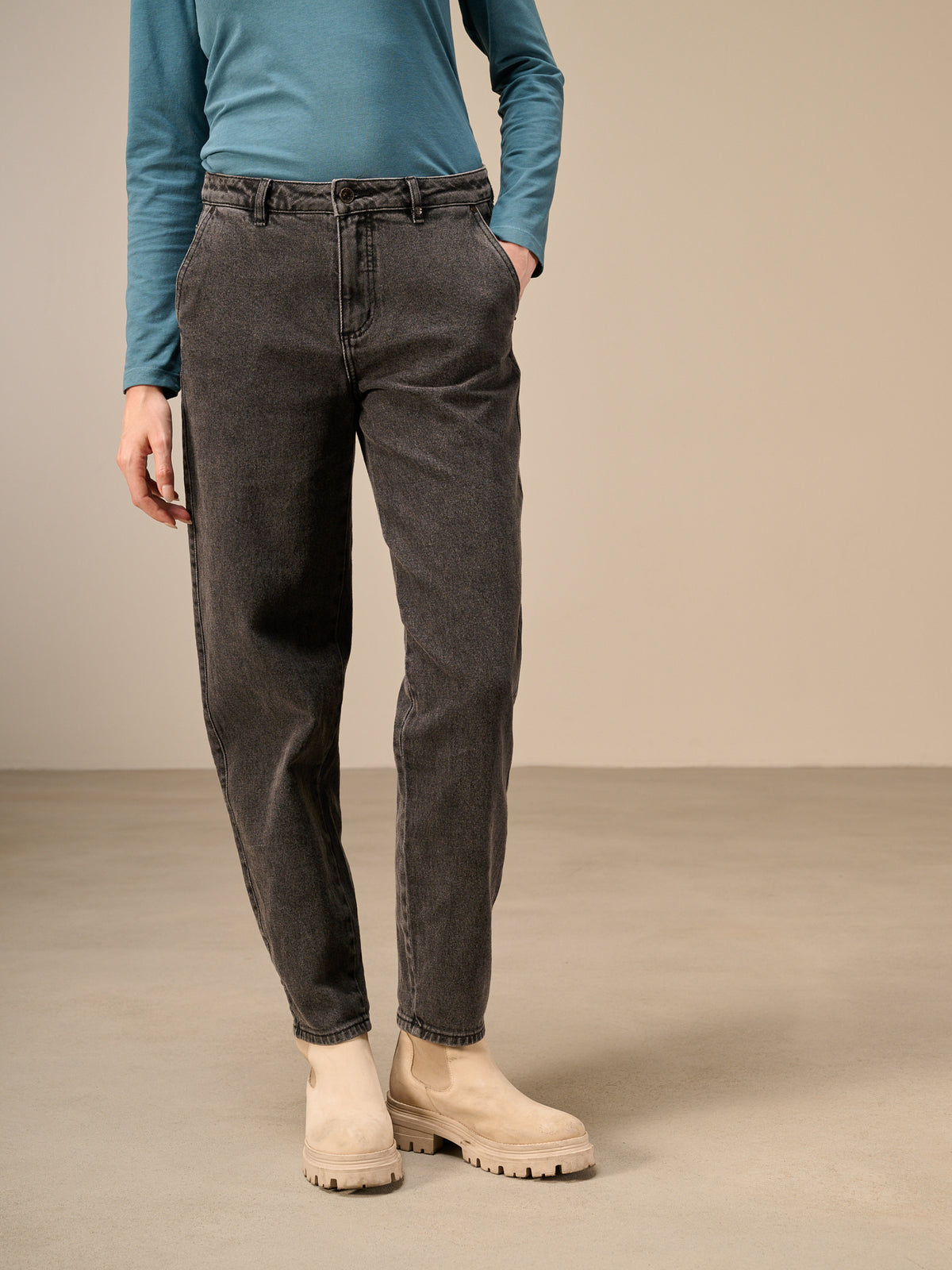Barrel-leg jeans