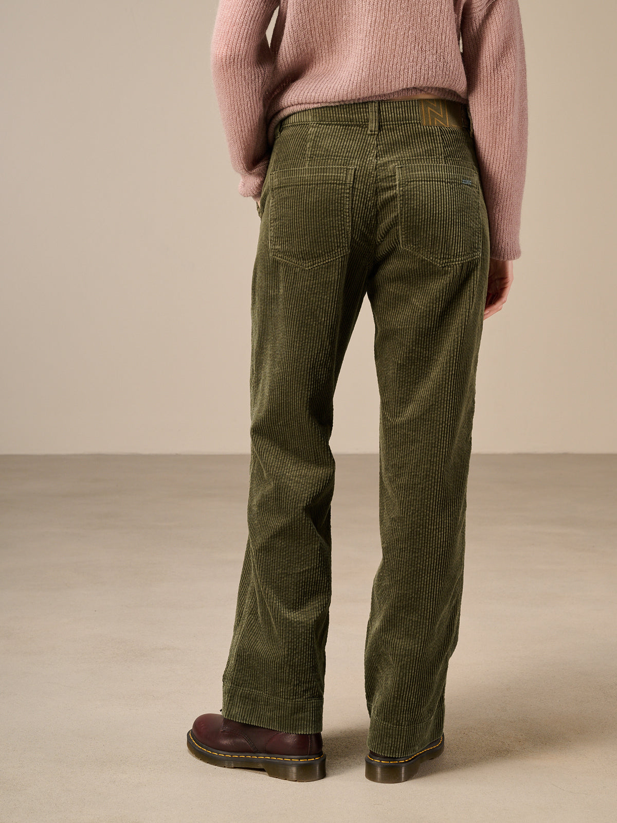 Straight-leg trousers