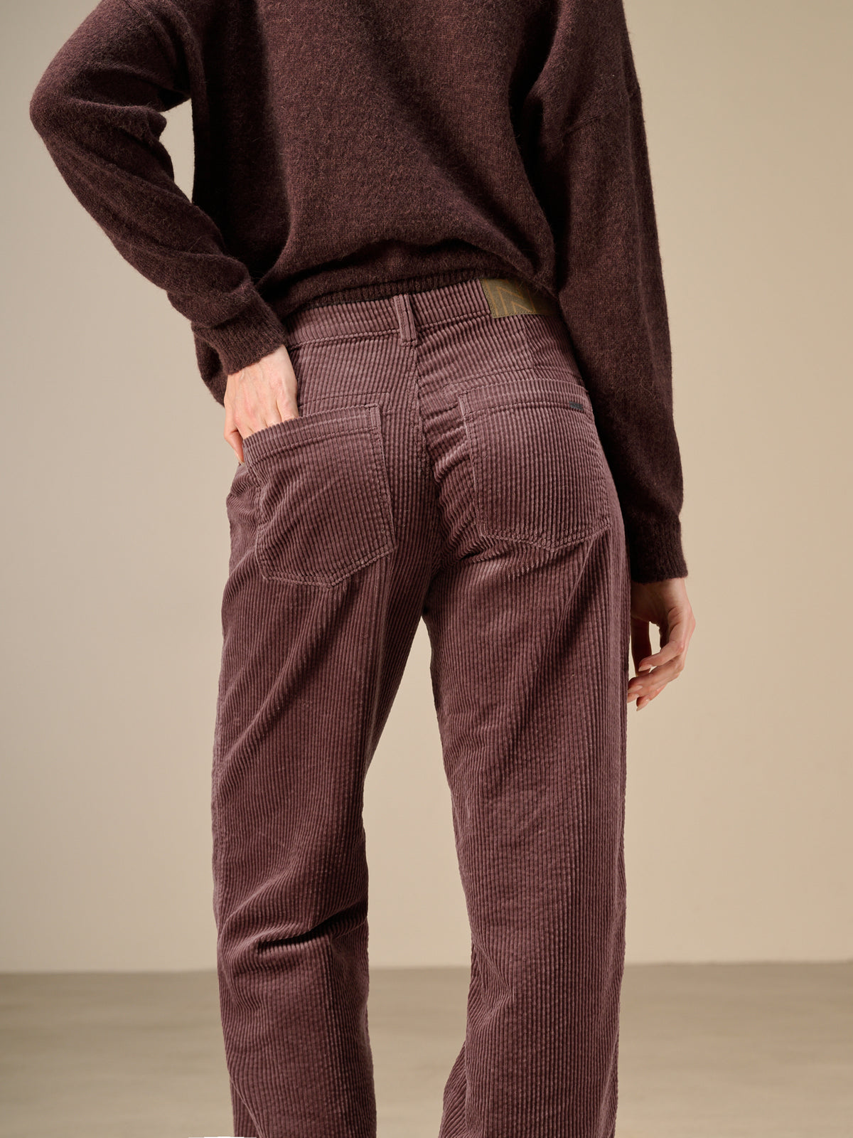 Straight-leg trousers