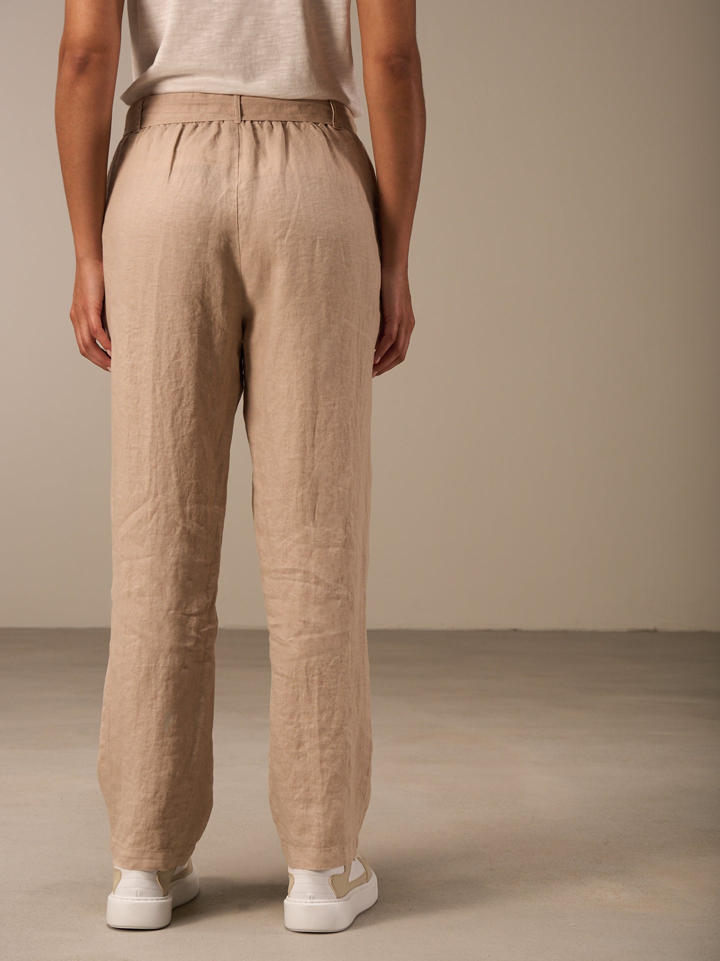 Pants with belt