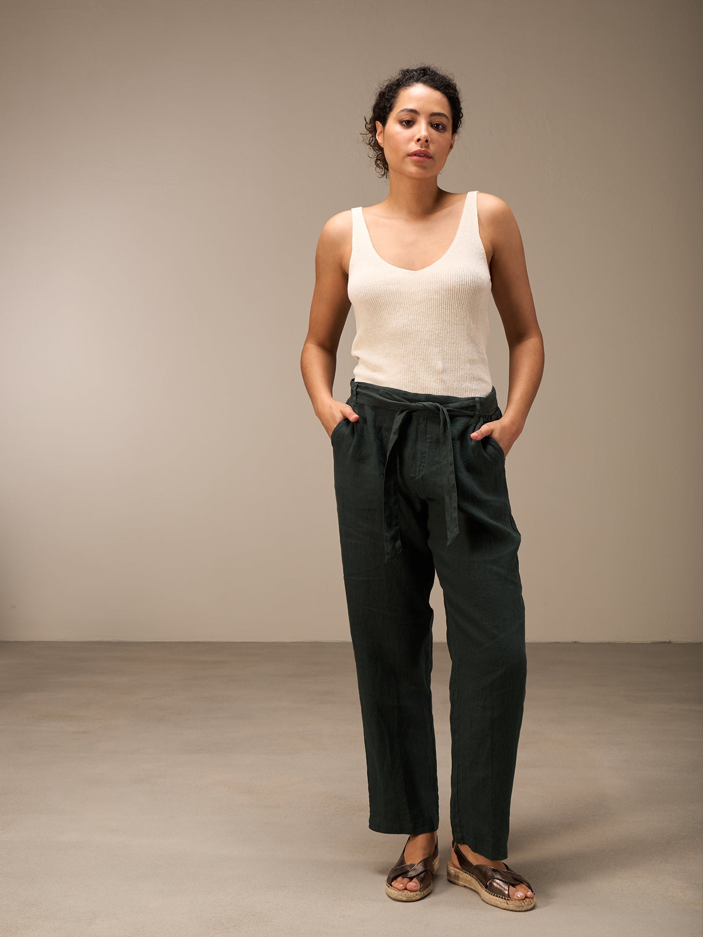 Pants with belt