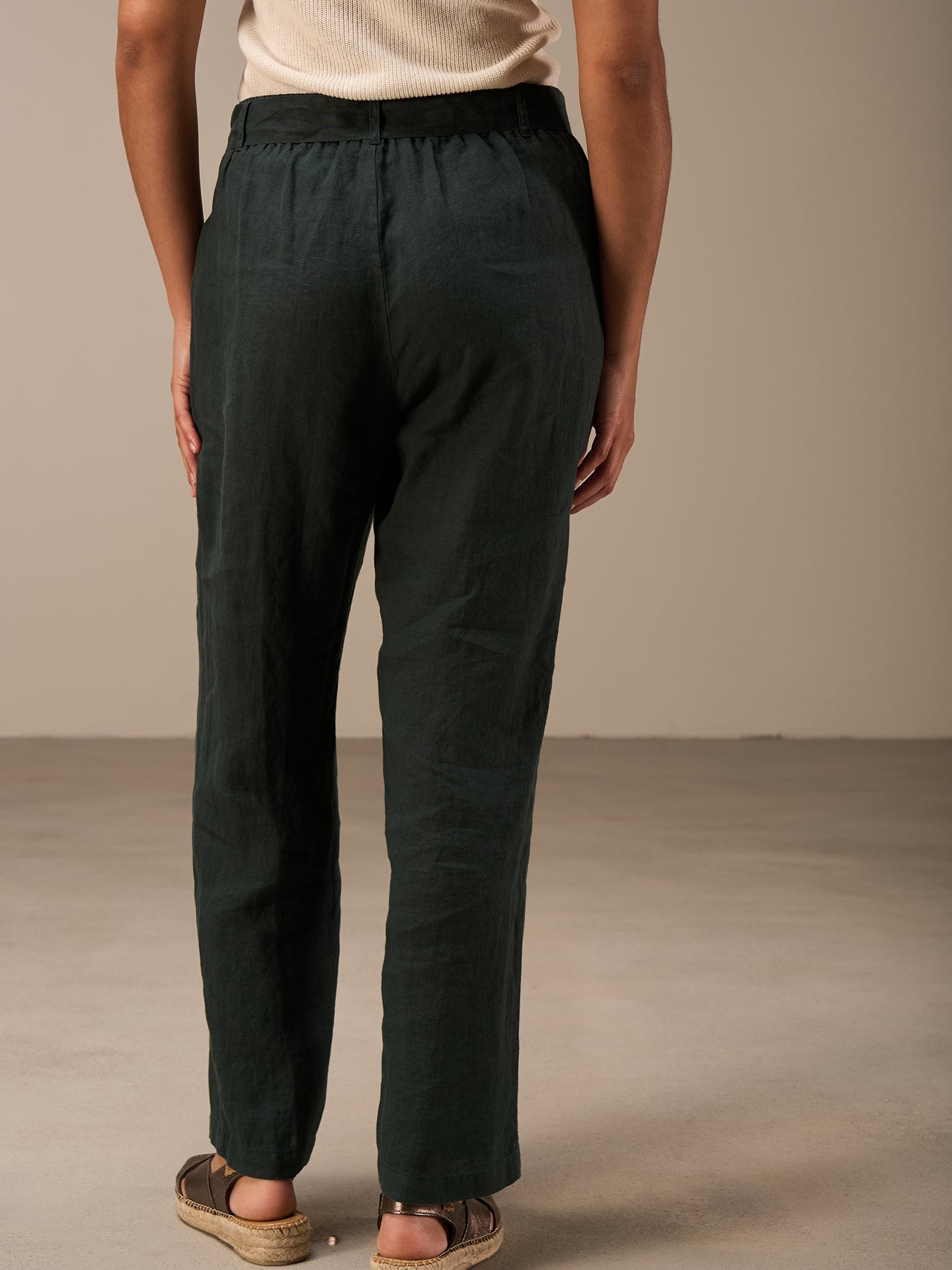 Pants with belt