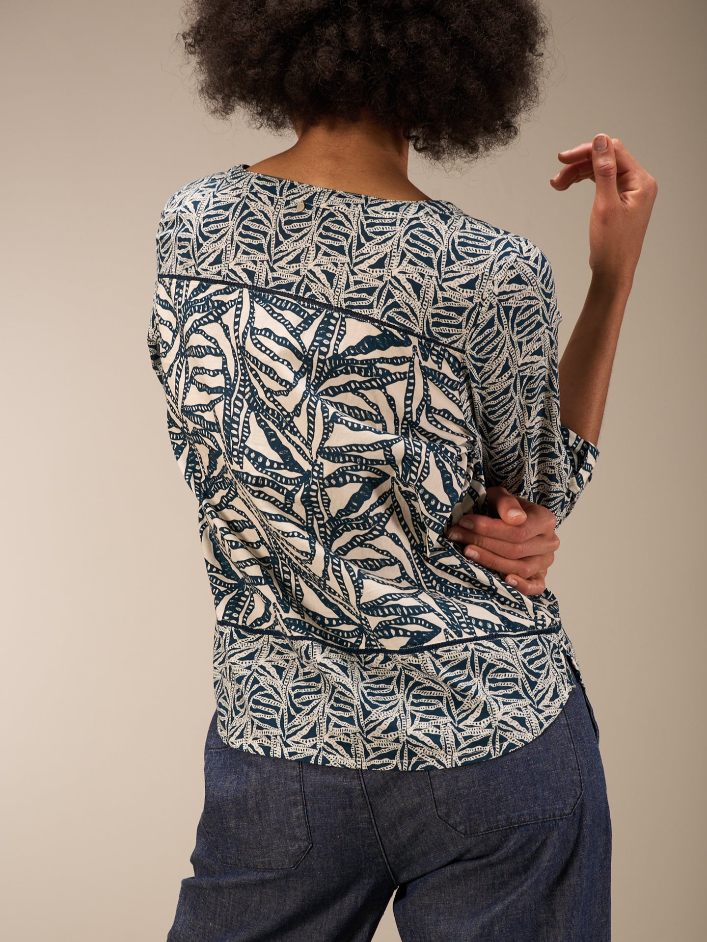 Blusa con scollo a V