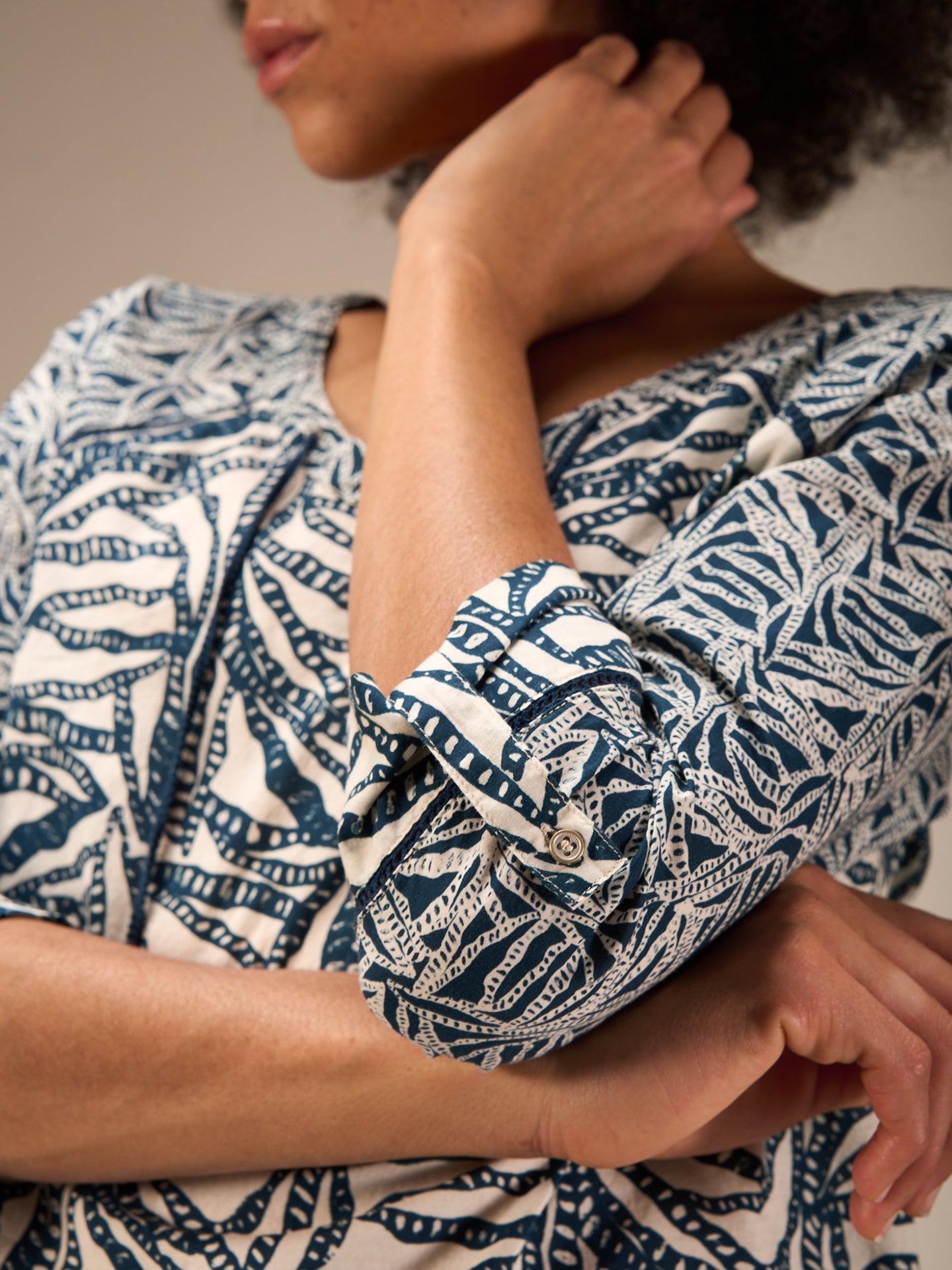 Blusa con scollo a V