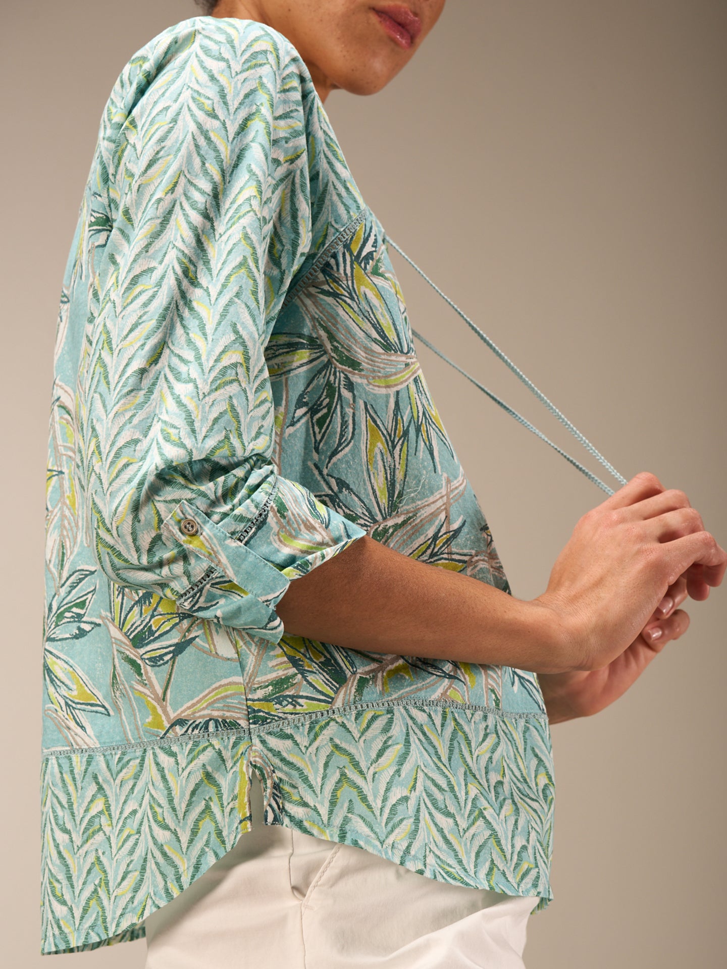 Blusa con scollo a V