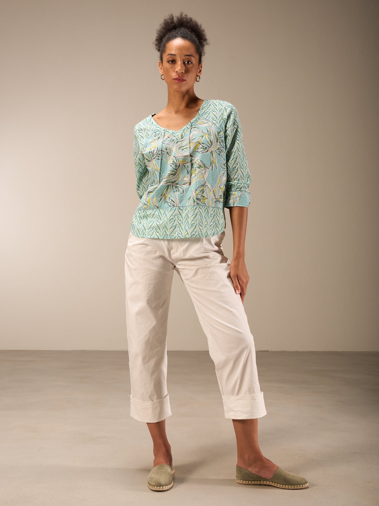 Blusa con scollo a V