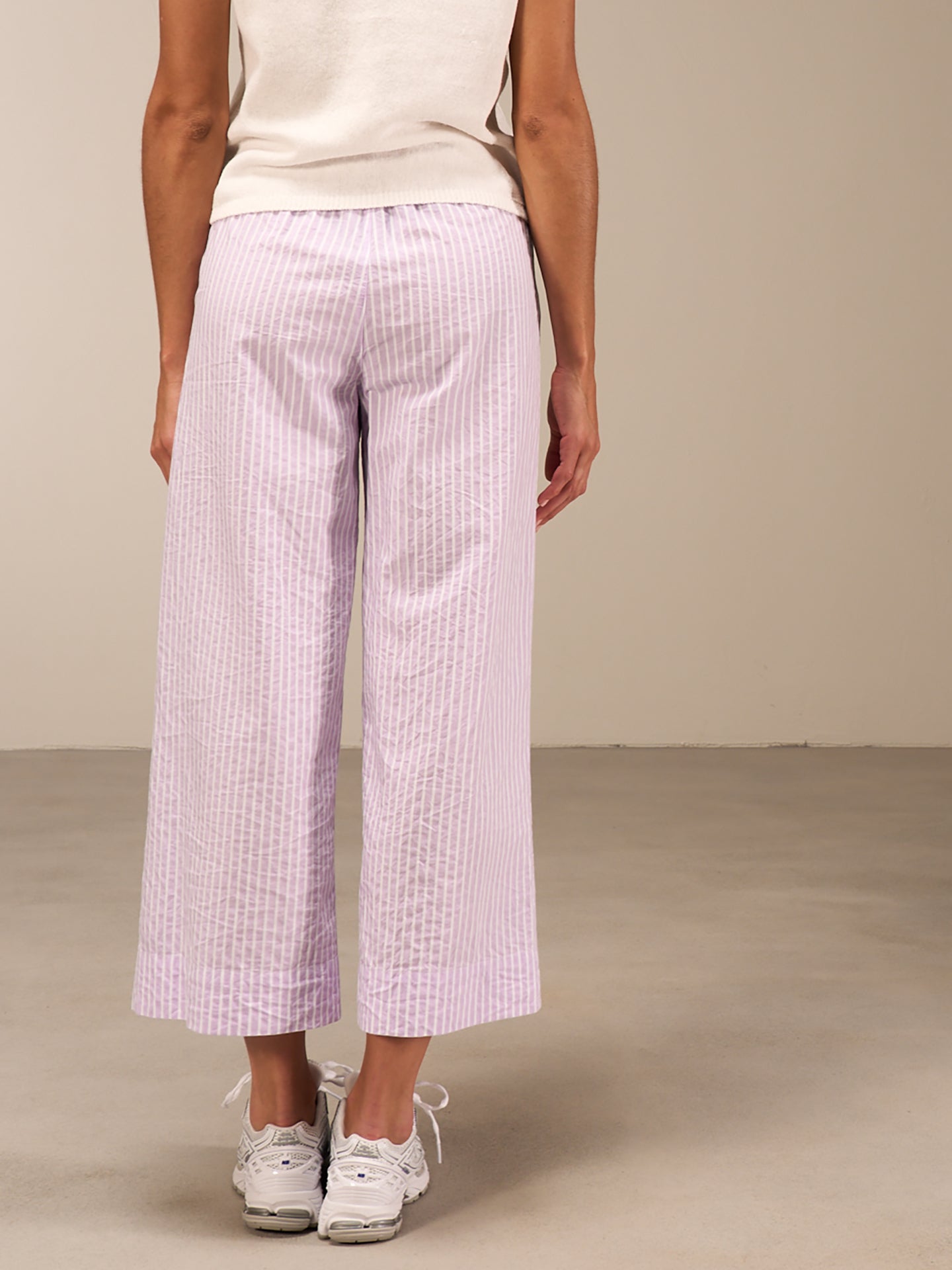 Pants with belt