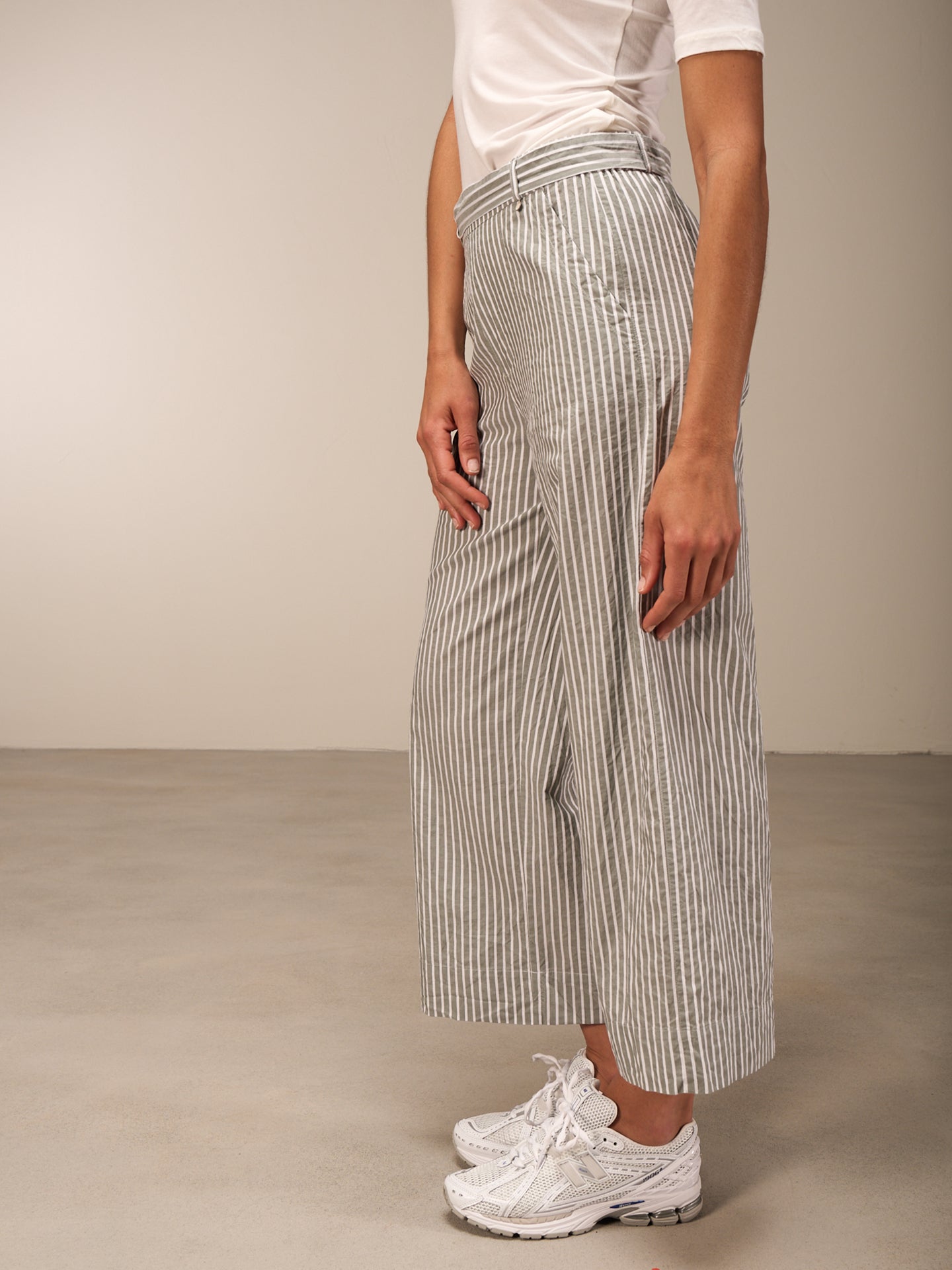 Pants with belt