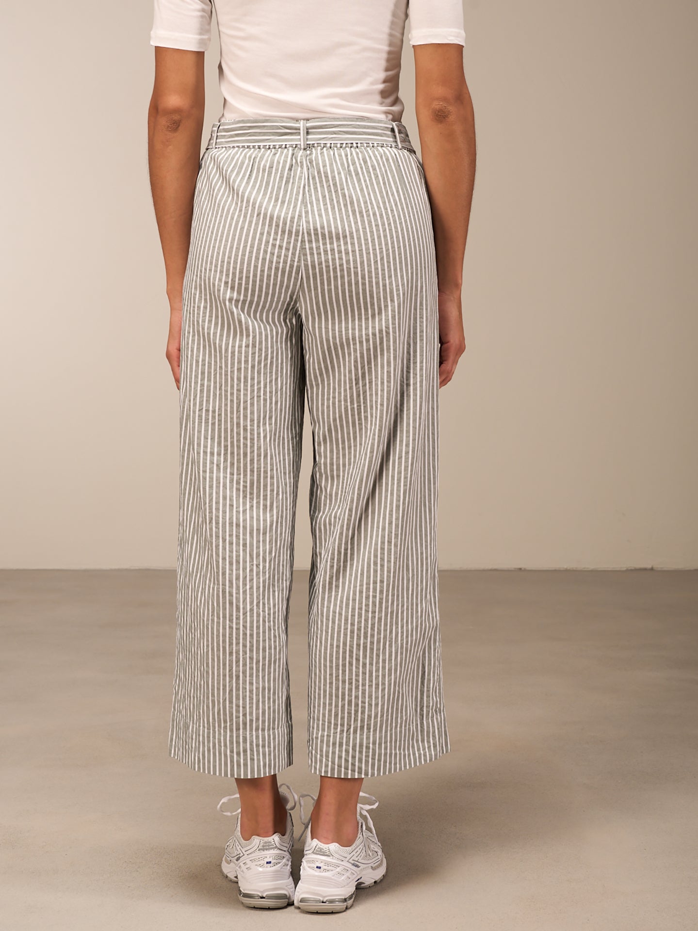 Pants with belt