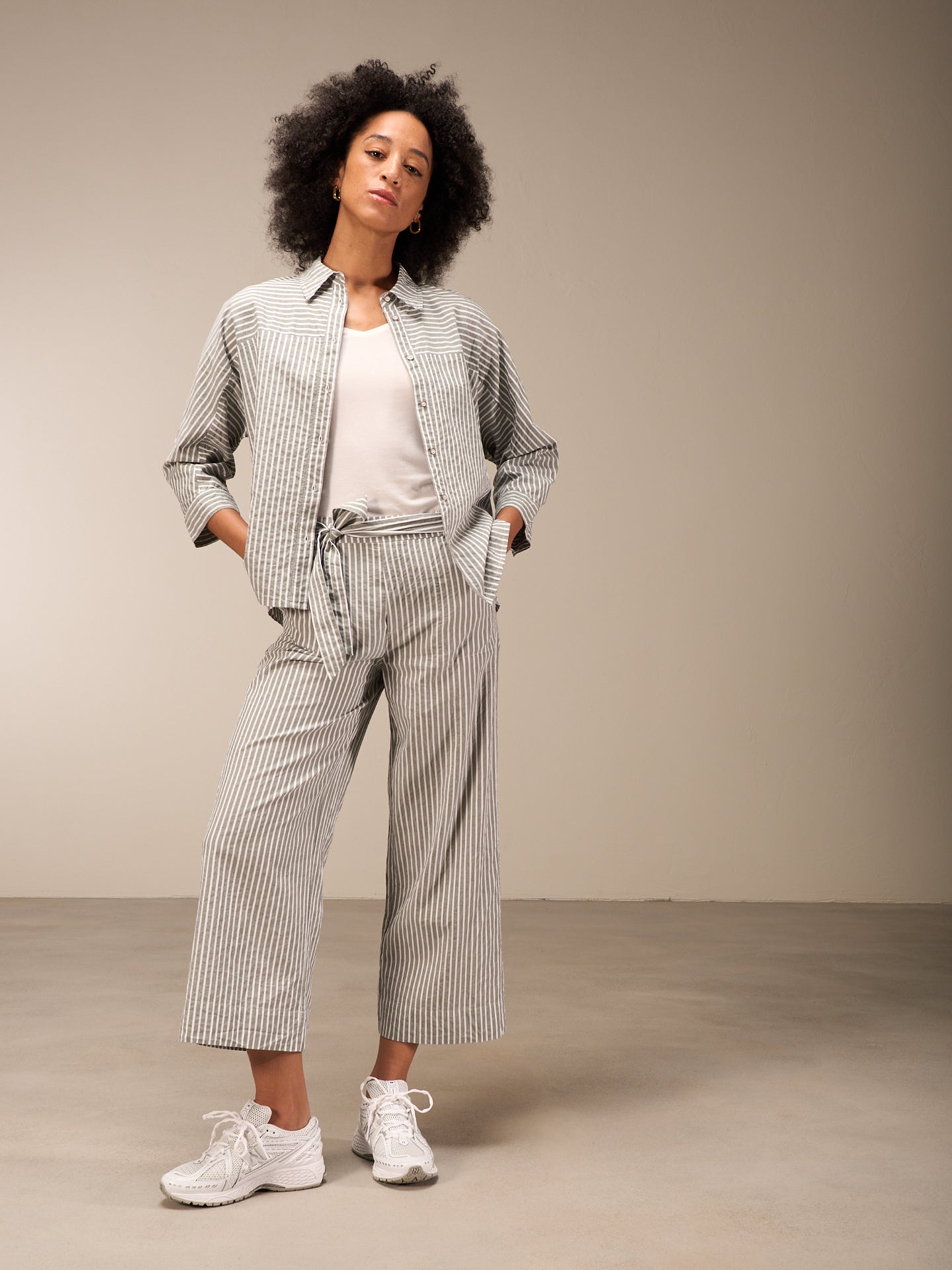 Pants with belt