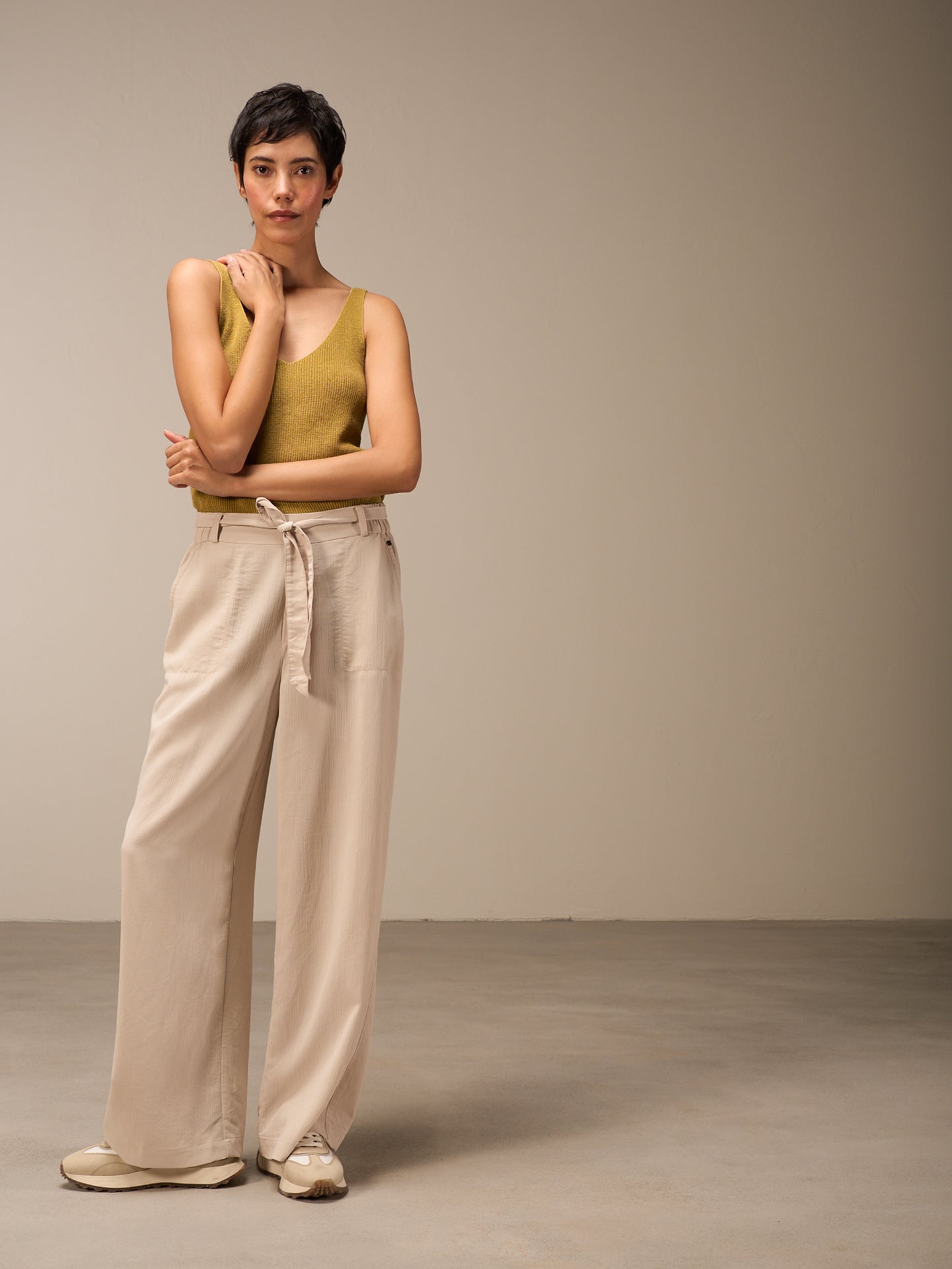 Pants with belt