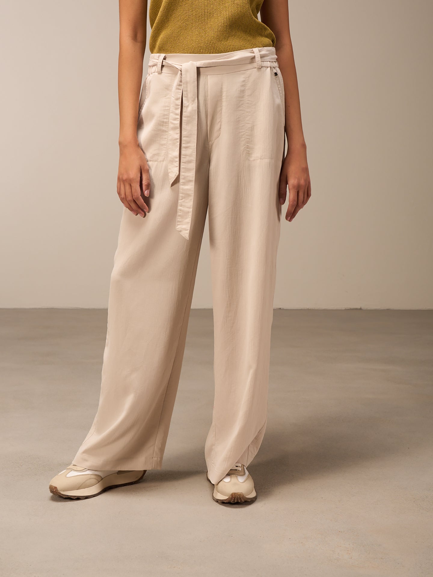 Pants with belt