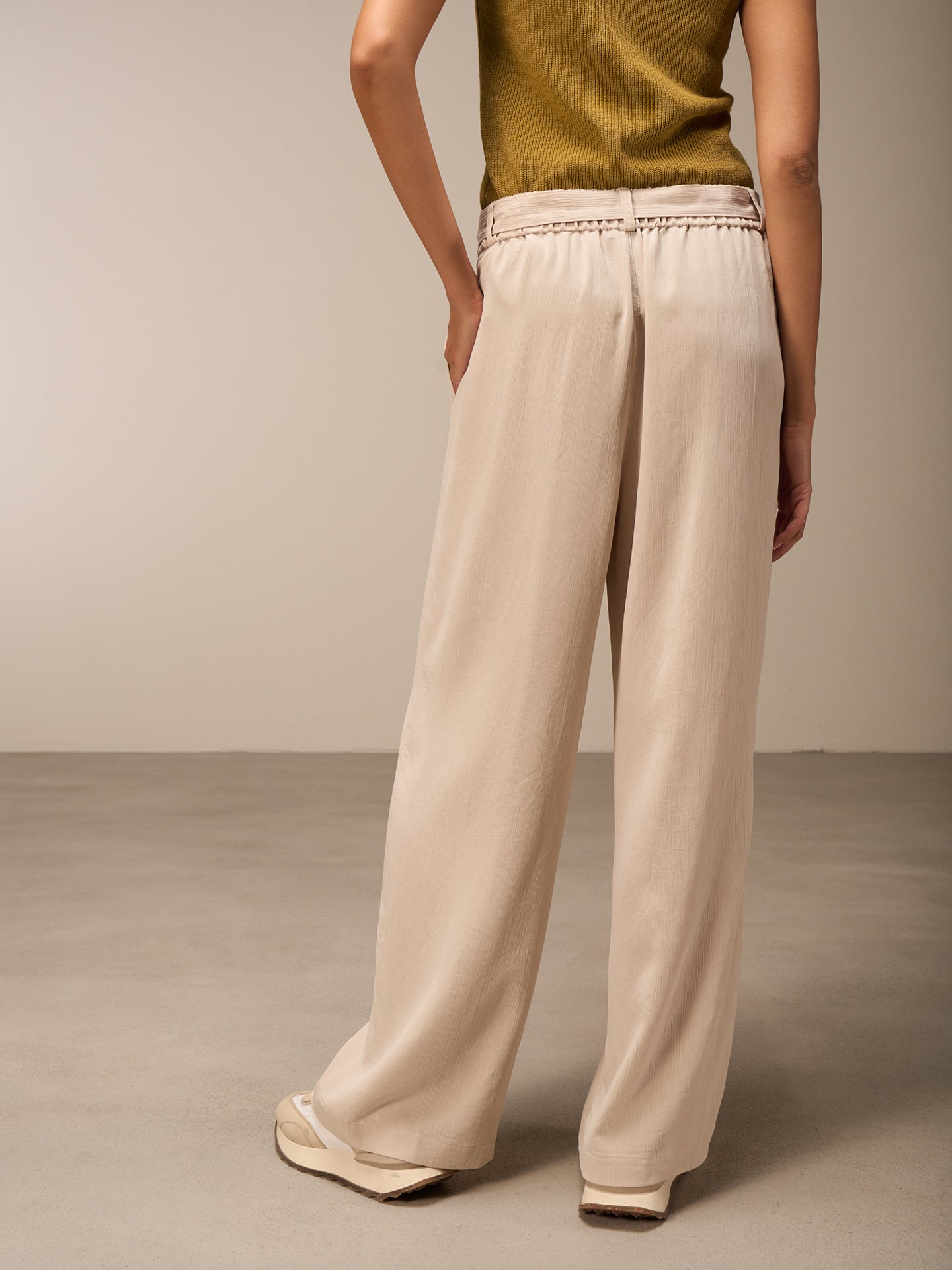 Pants with belt