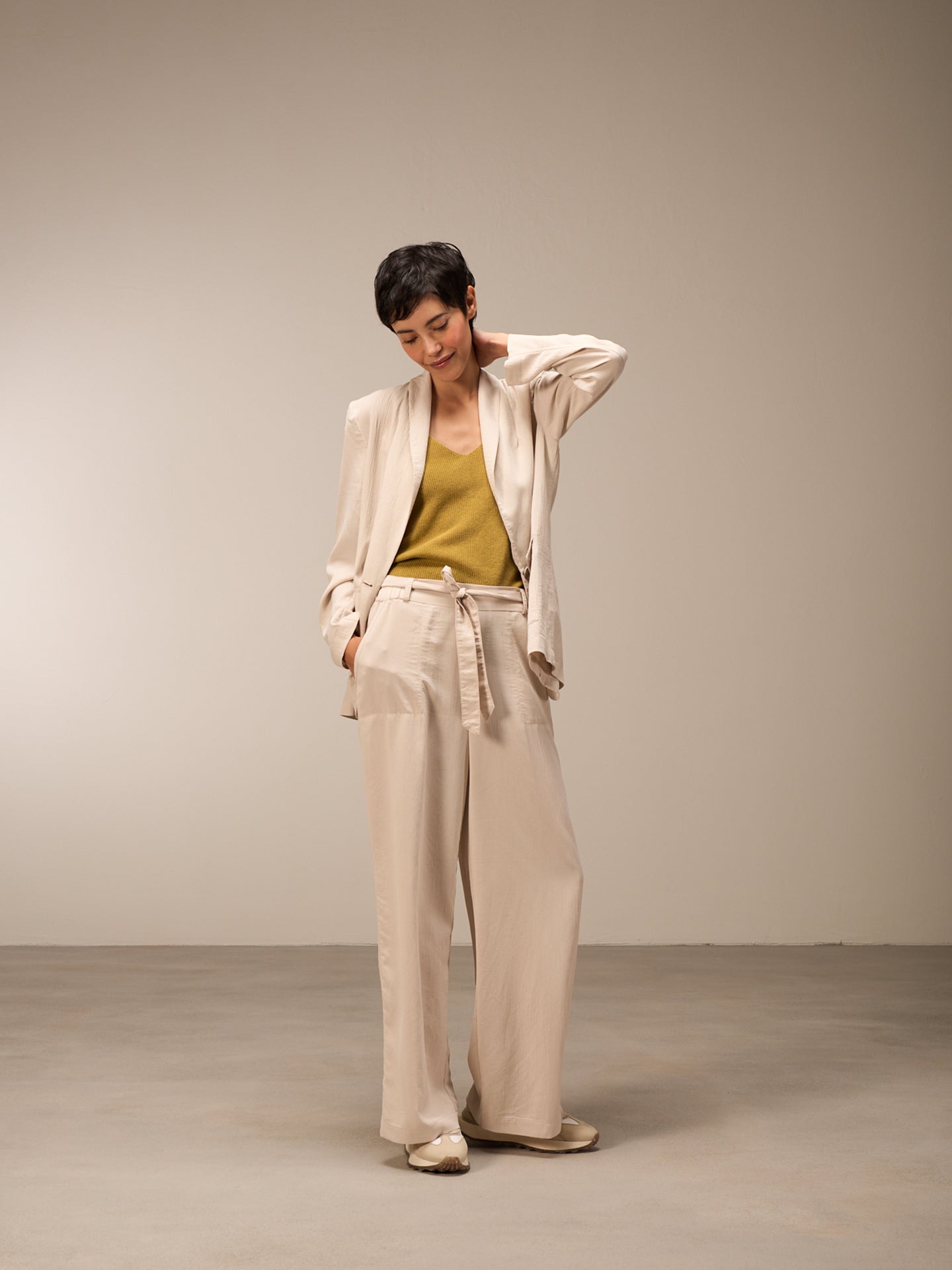 Pants with belt