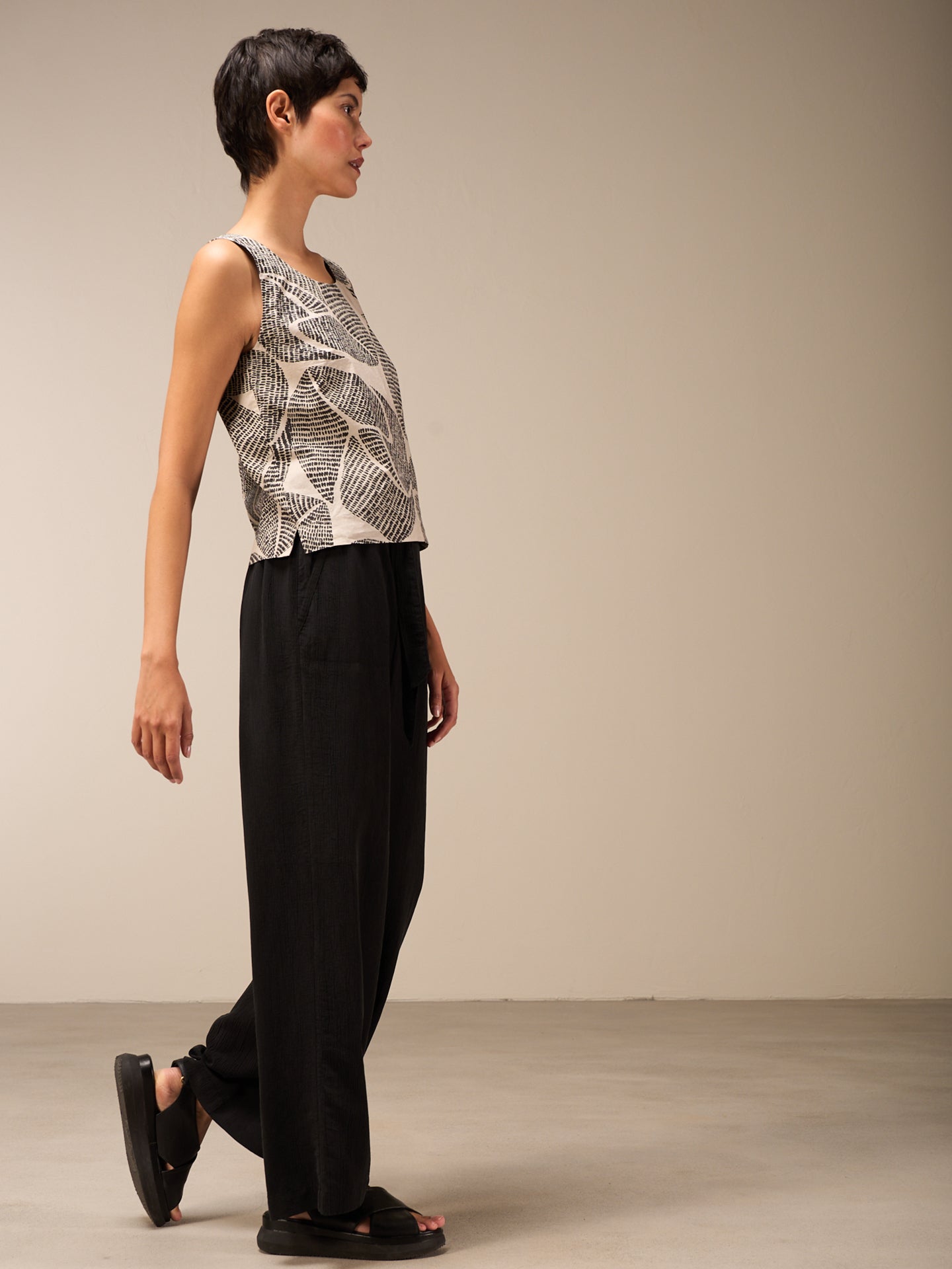 Pants with belt