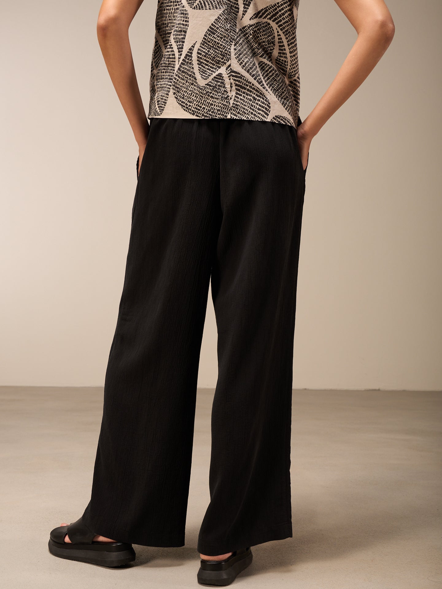 Pants with belt