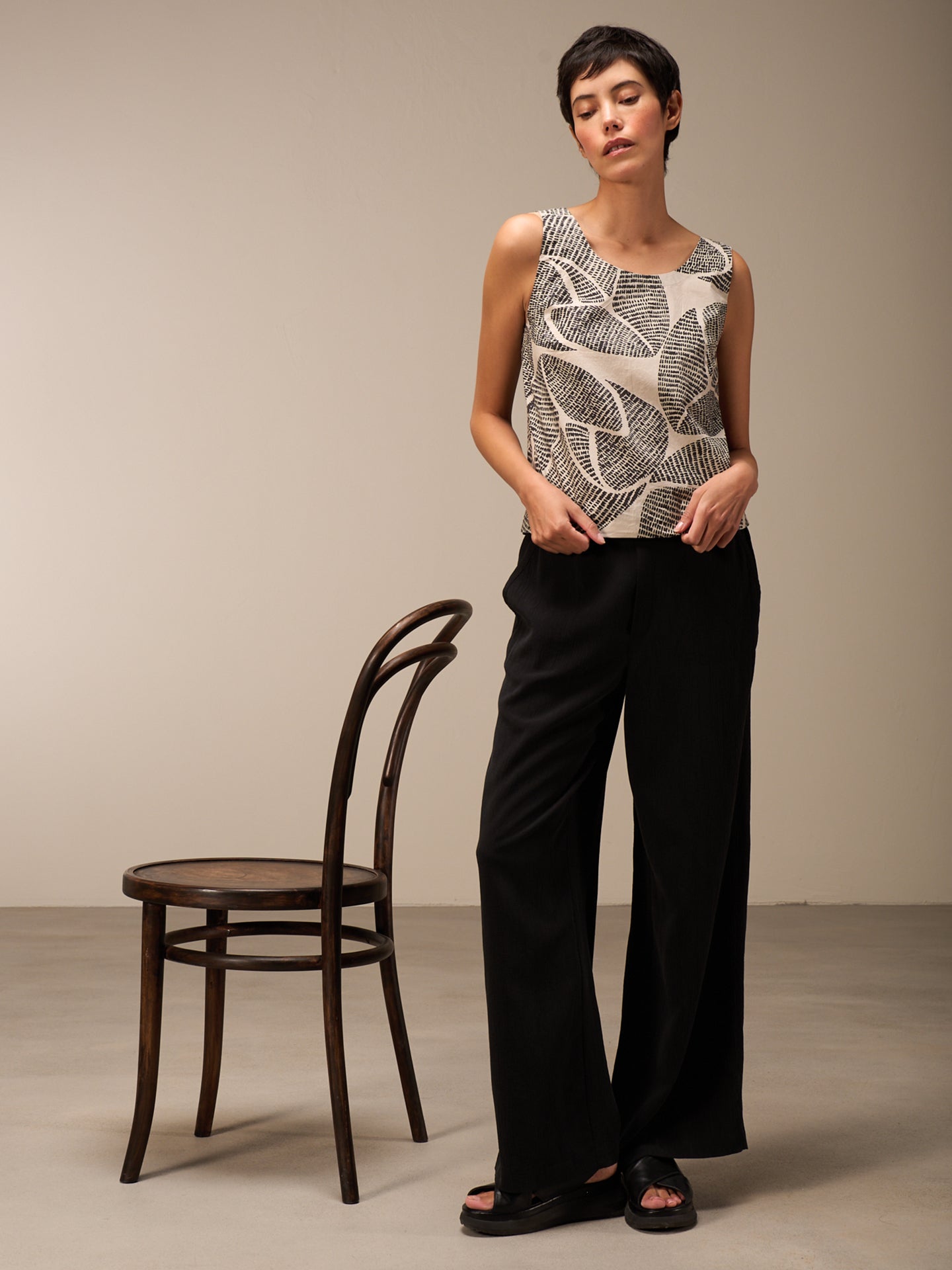 Pants with belt