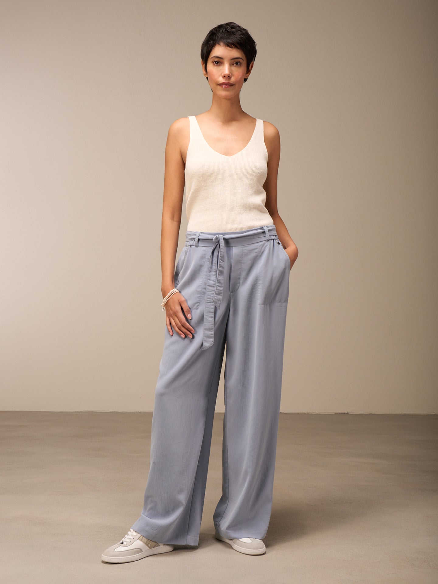 Pants with belt