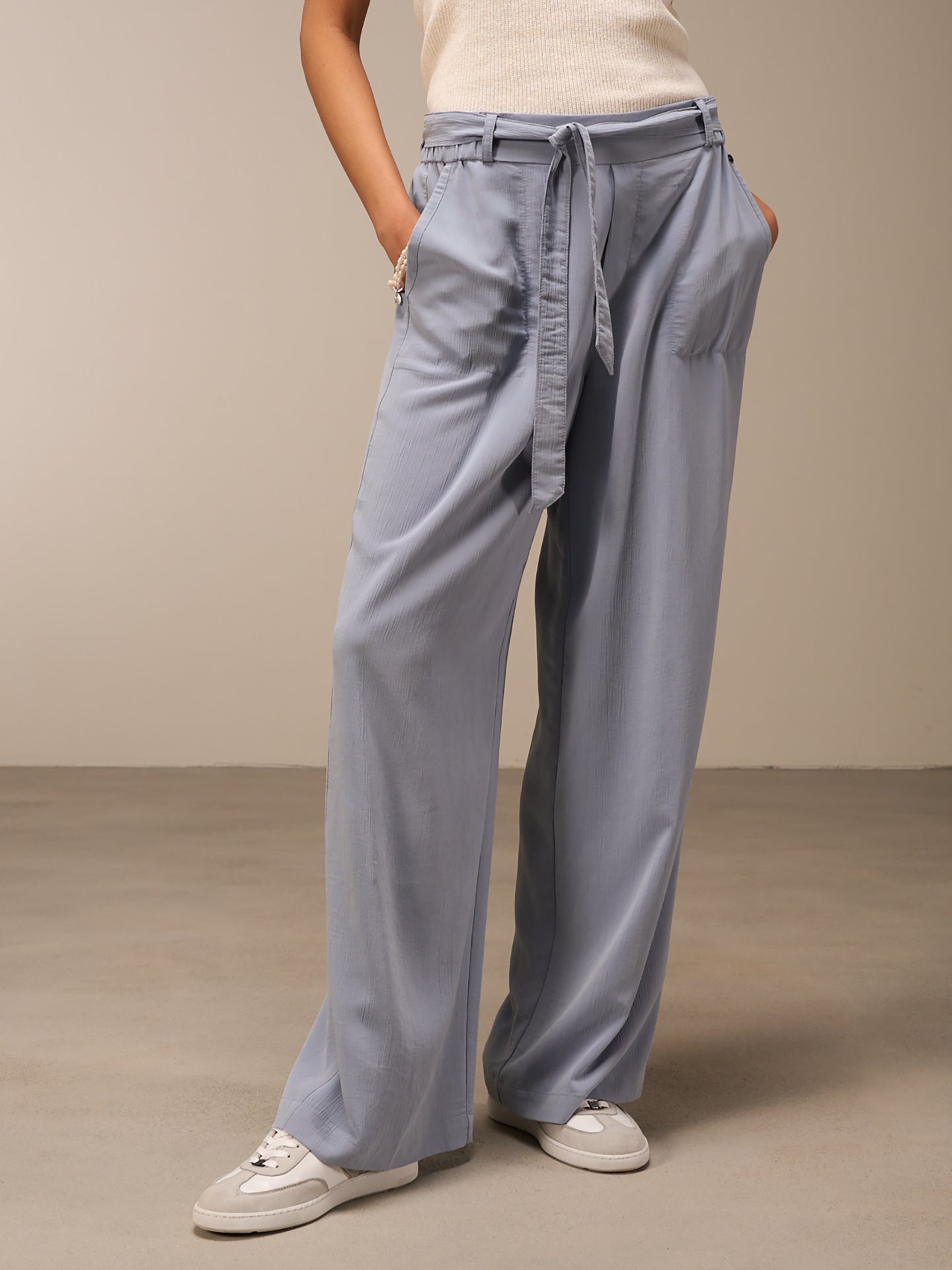 Pants with belt
