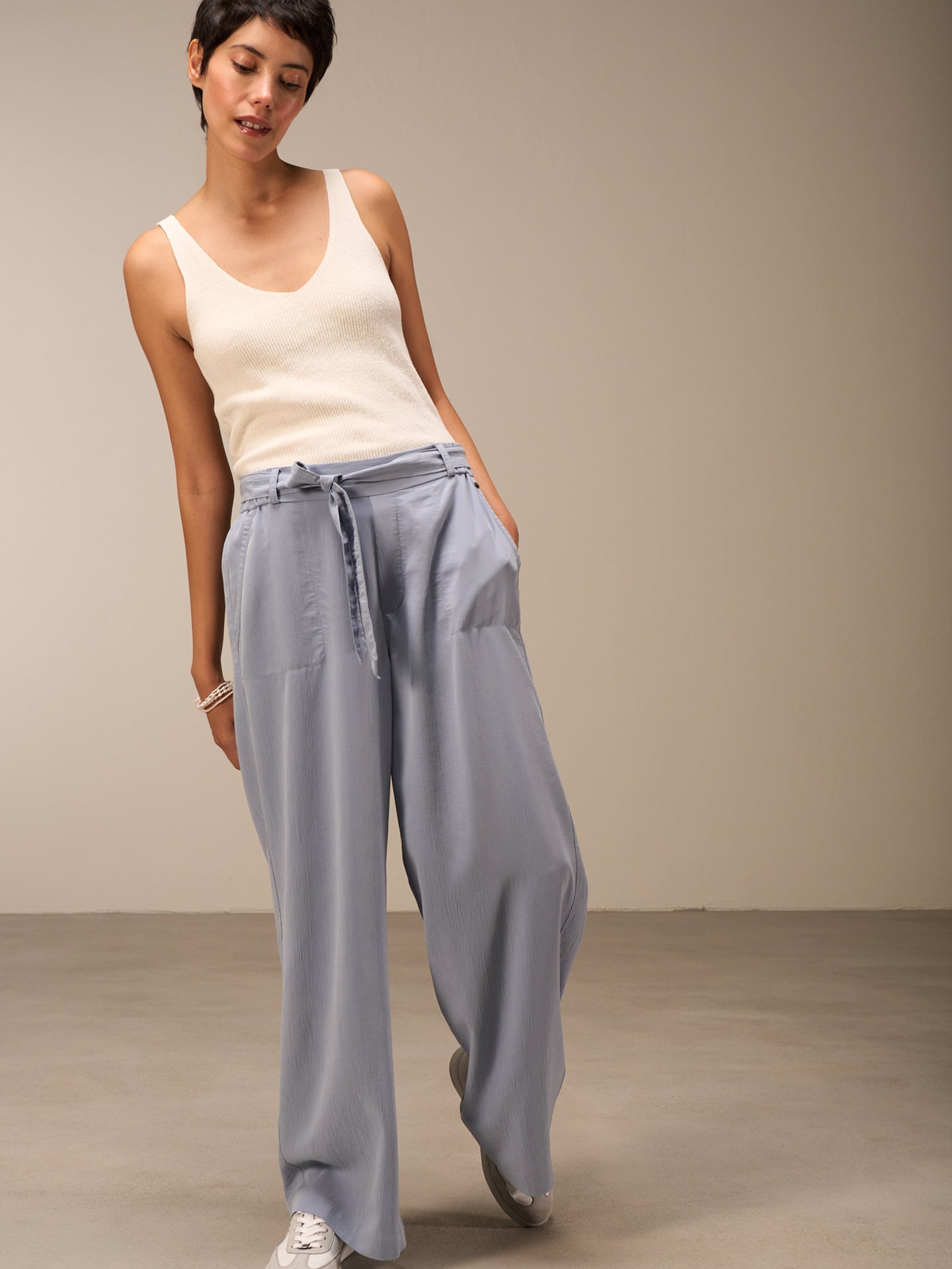 Pants with belt