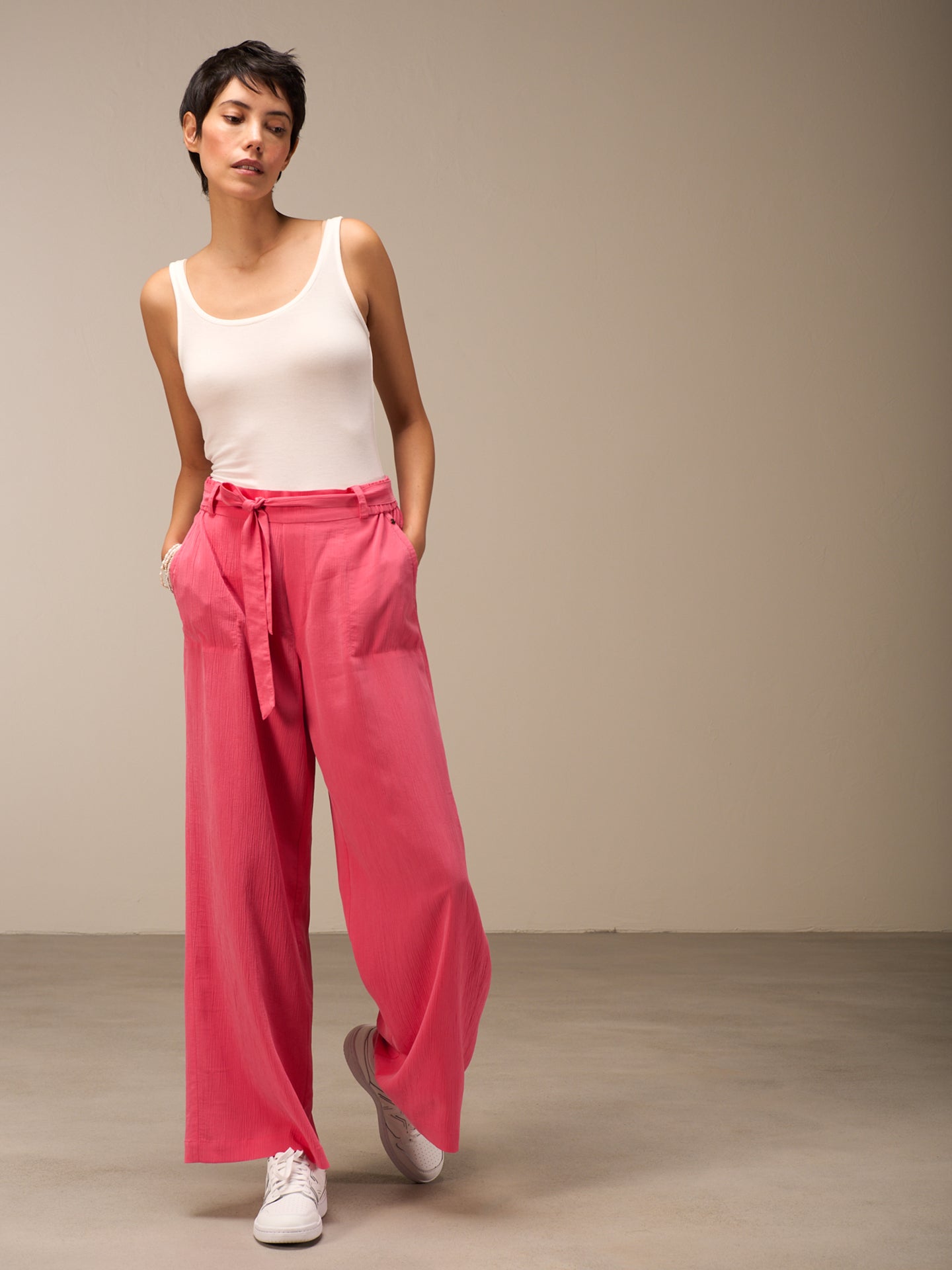 Pants with belt