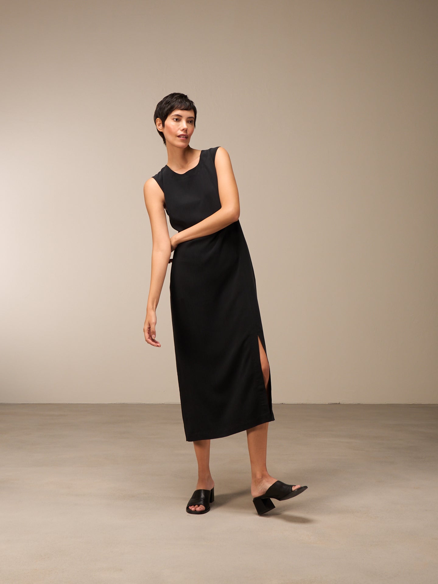 Round-neck dress