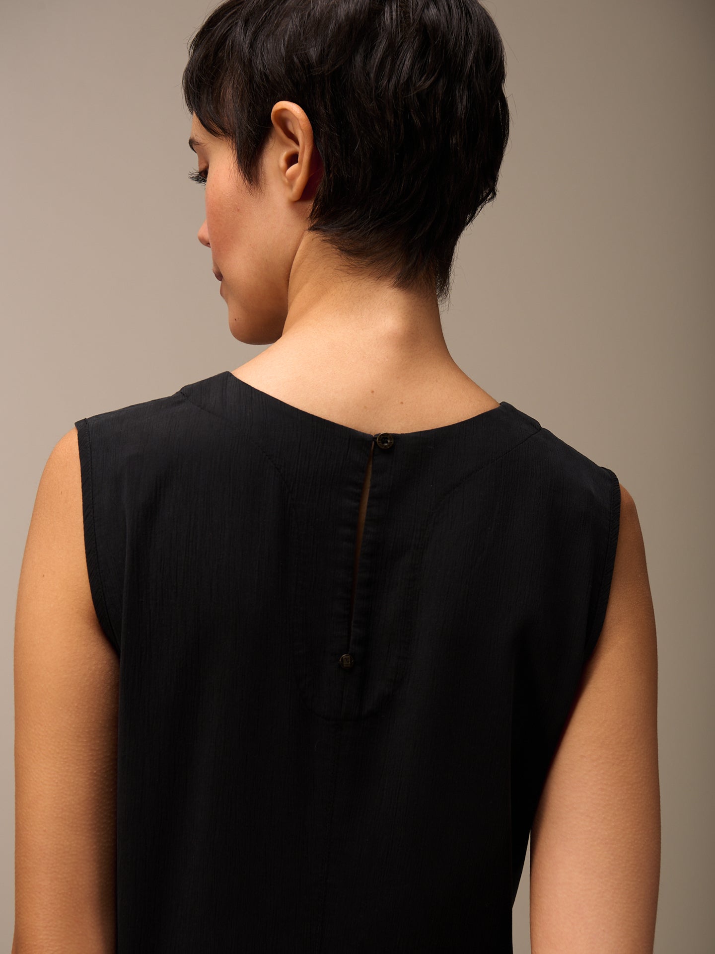 Round-neck dress