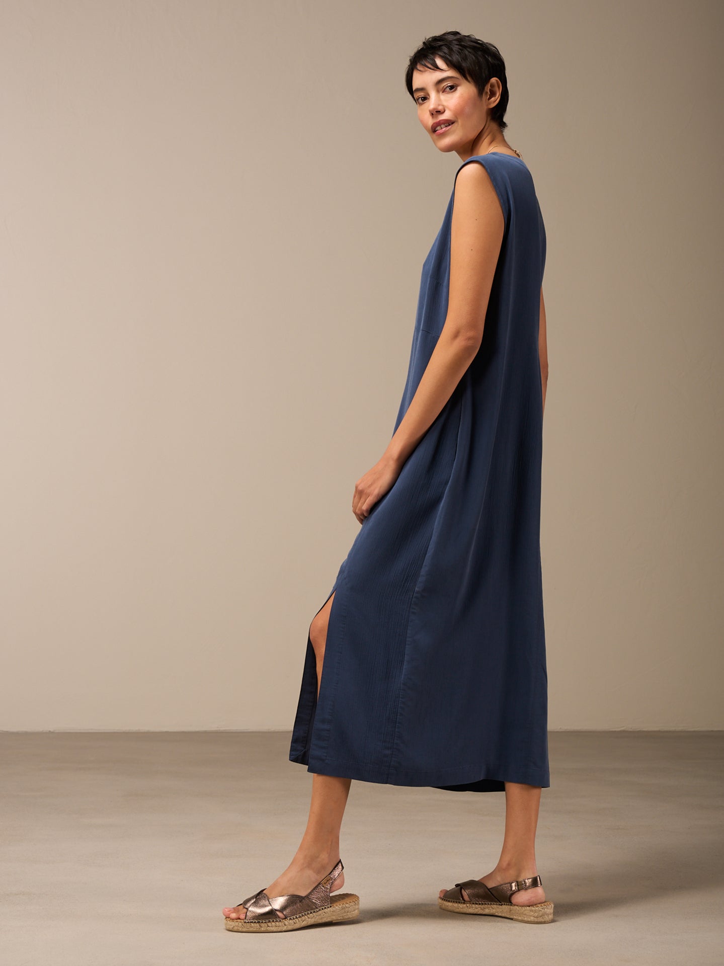 Round-neck dress
