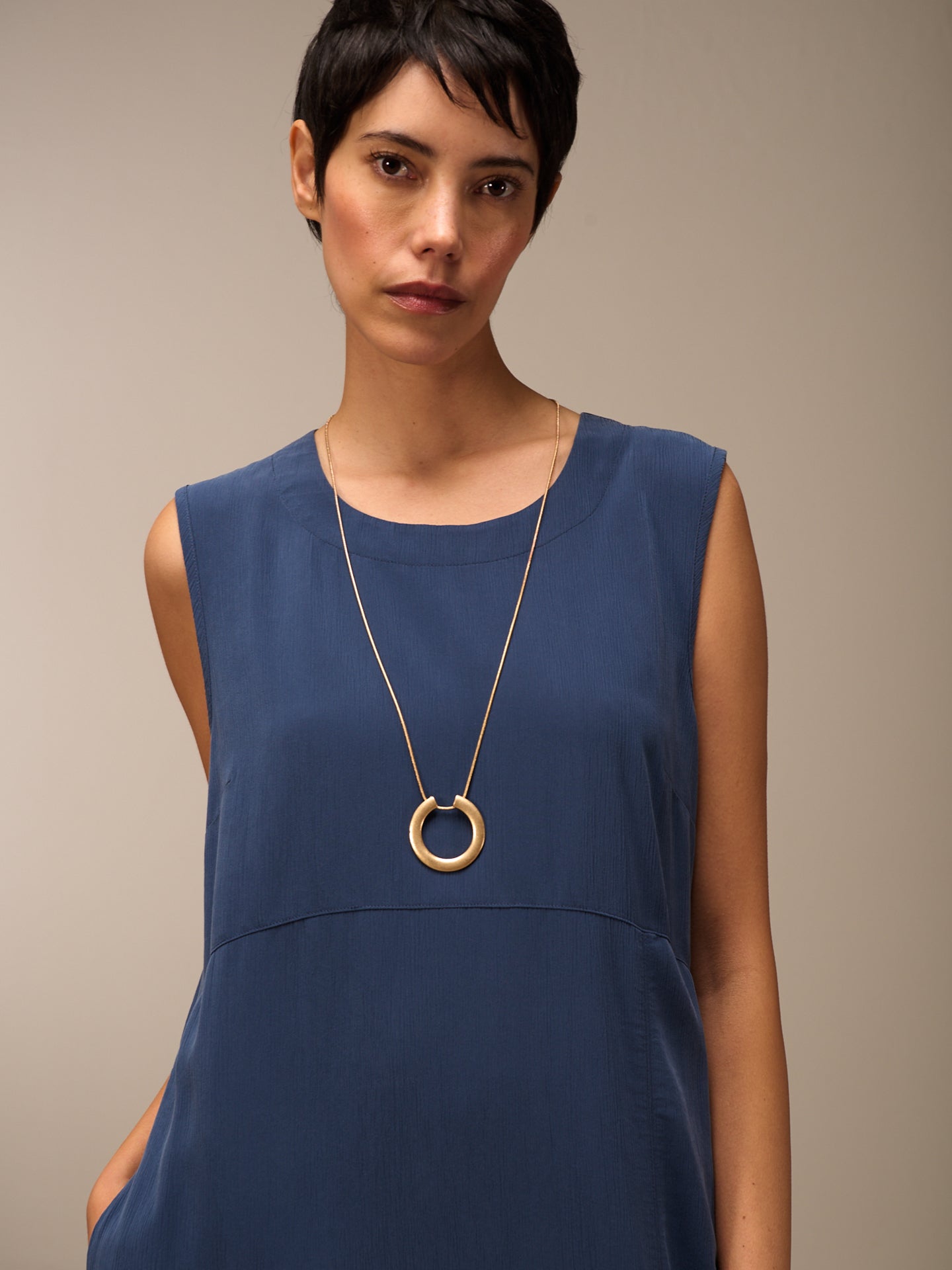 Round-neck dress