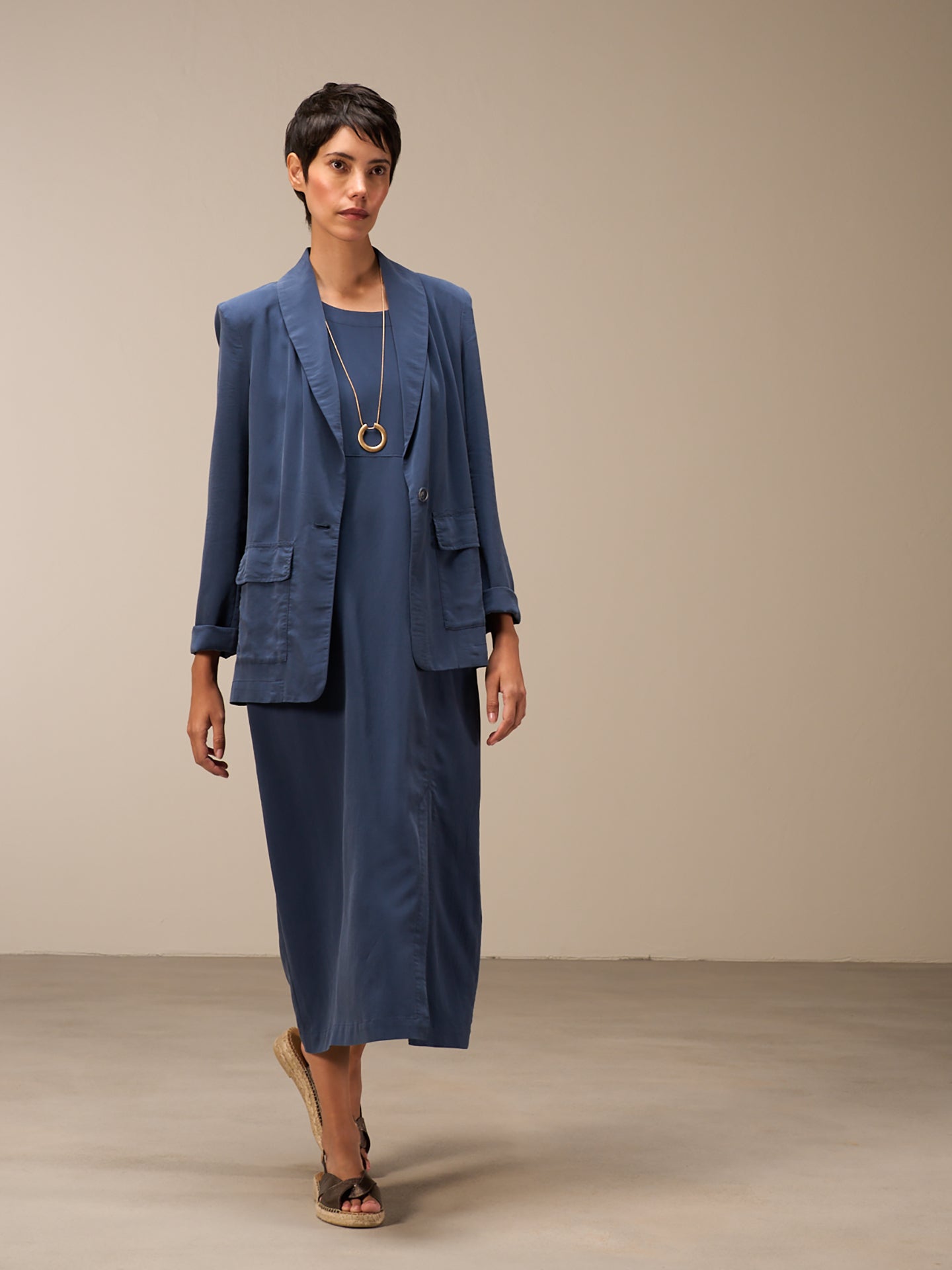 Round-neck dress