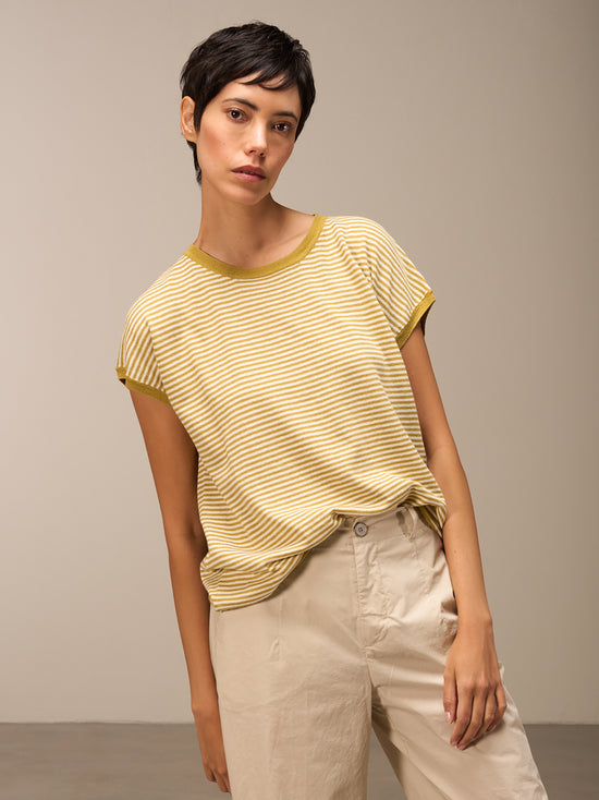 Round-neck sweater vest