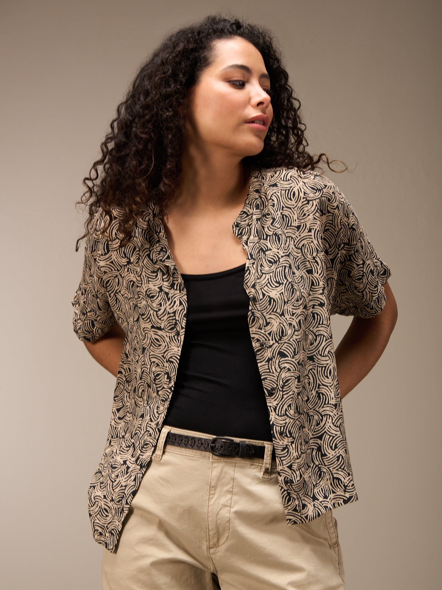 blouse avec col montant