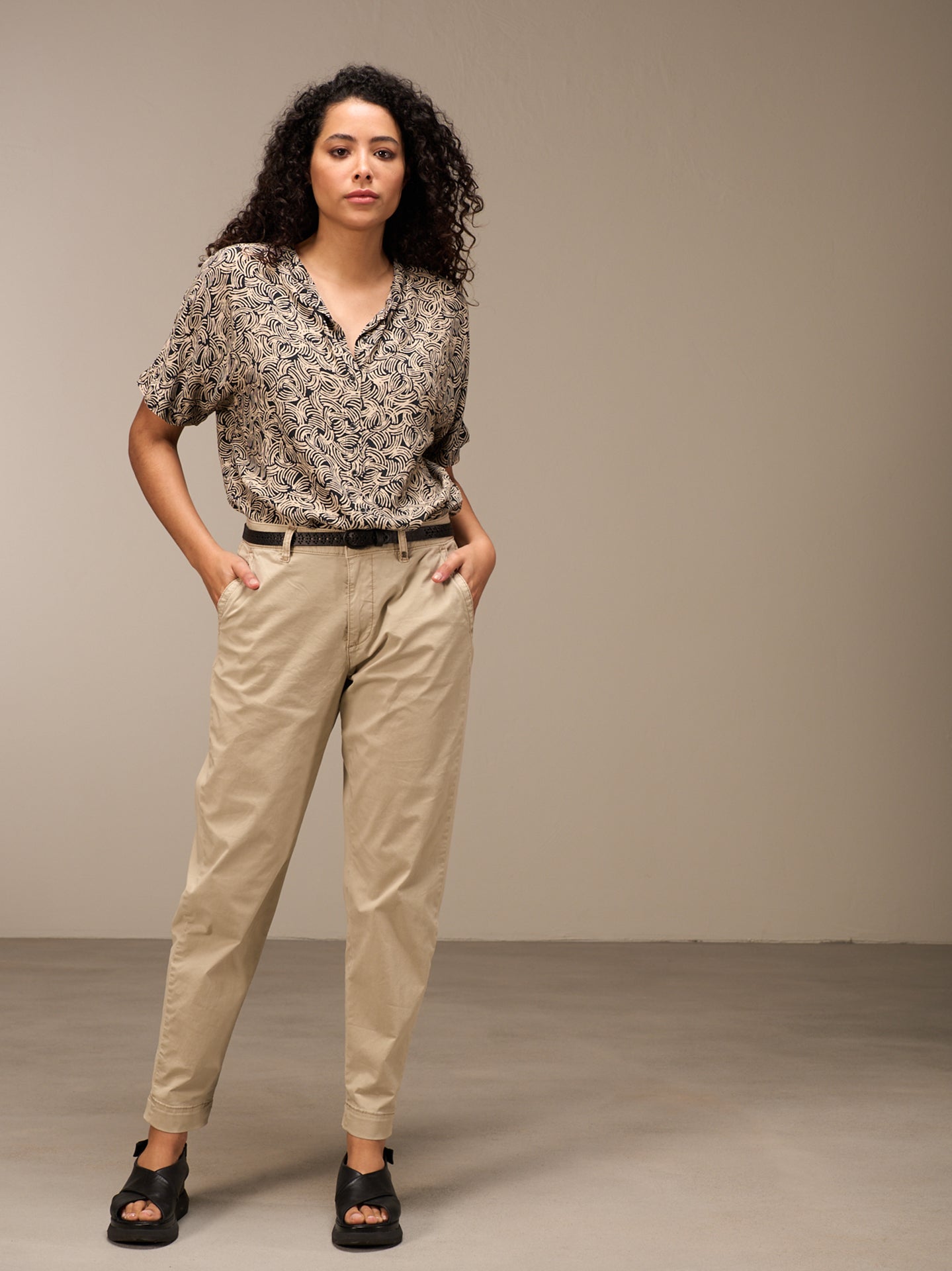 blouse avec col montant