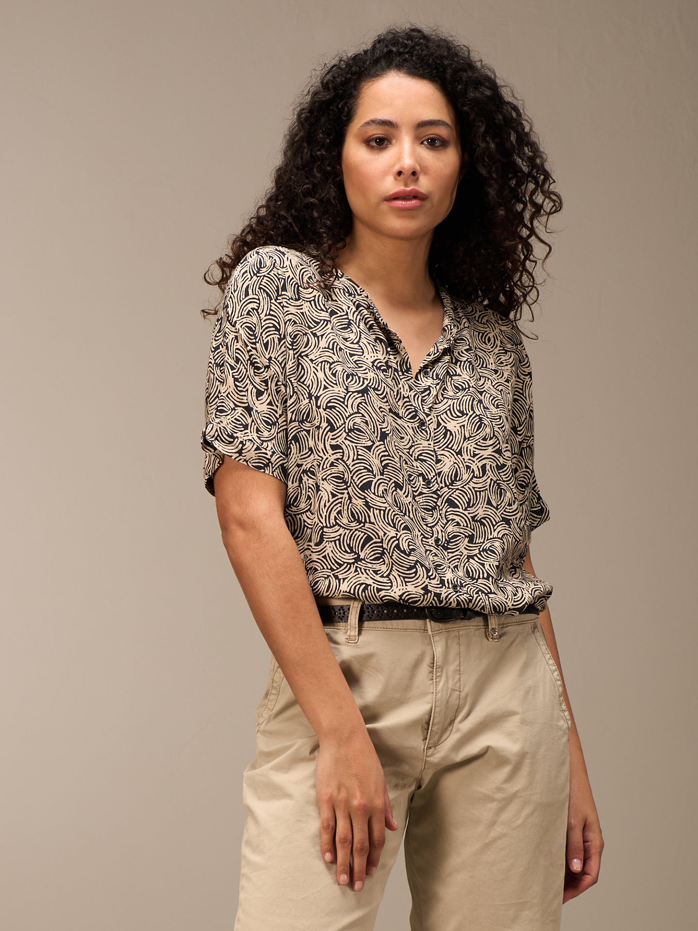 blouse avec col montant