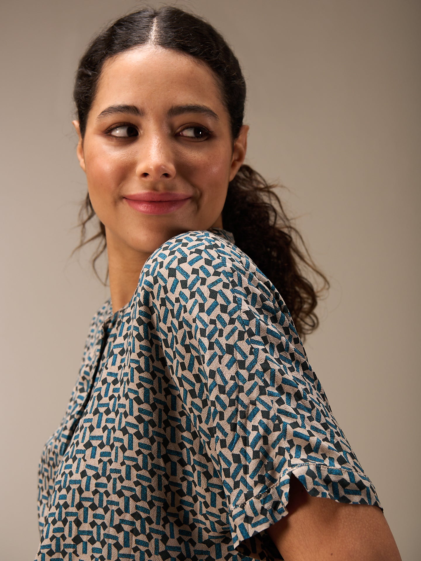 blouse avec col montant