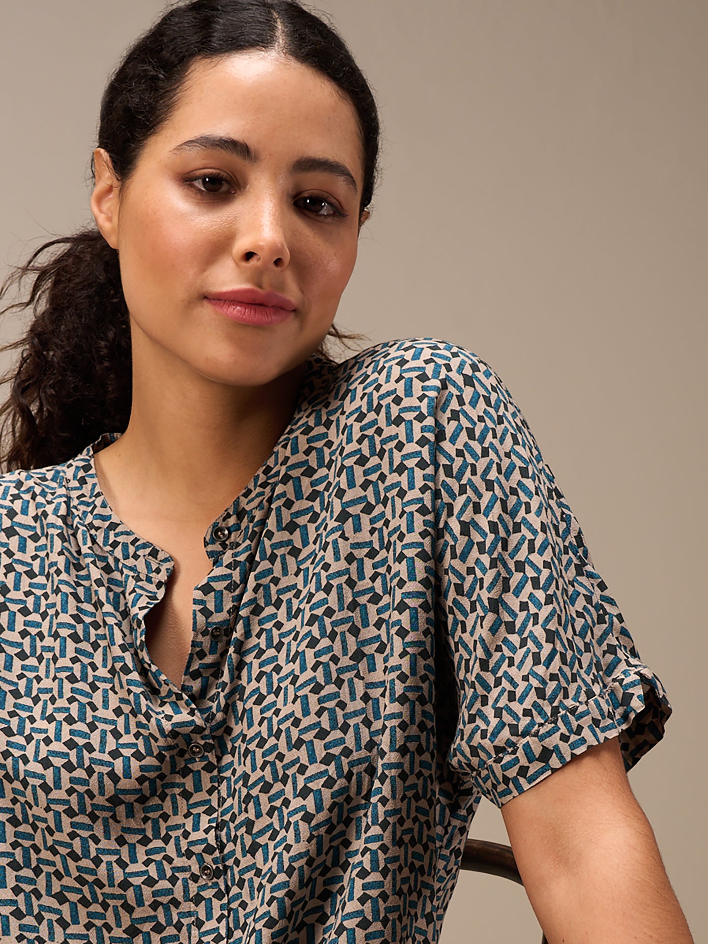 blouse avec col montant