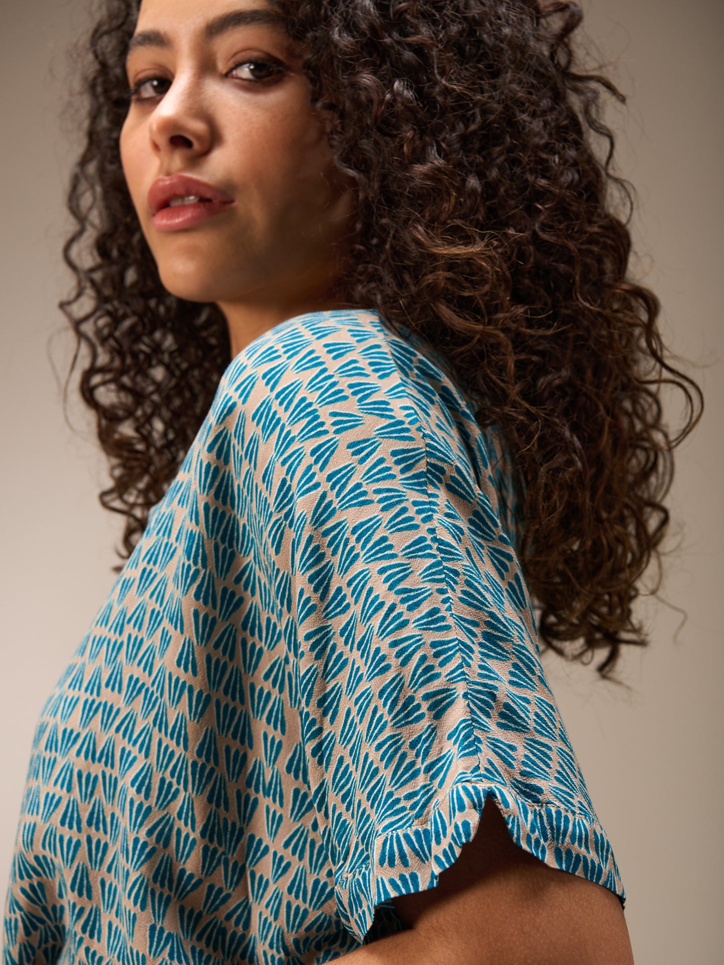 blouse avec col montant
