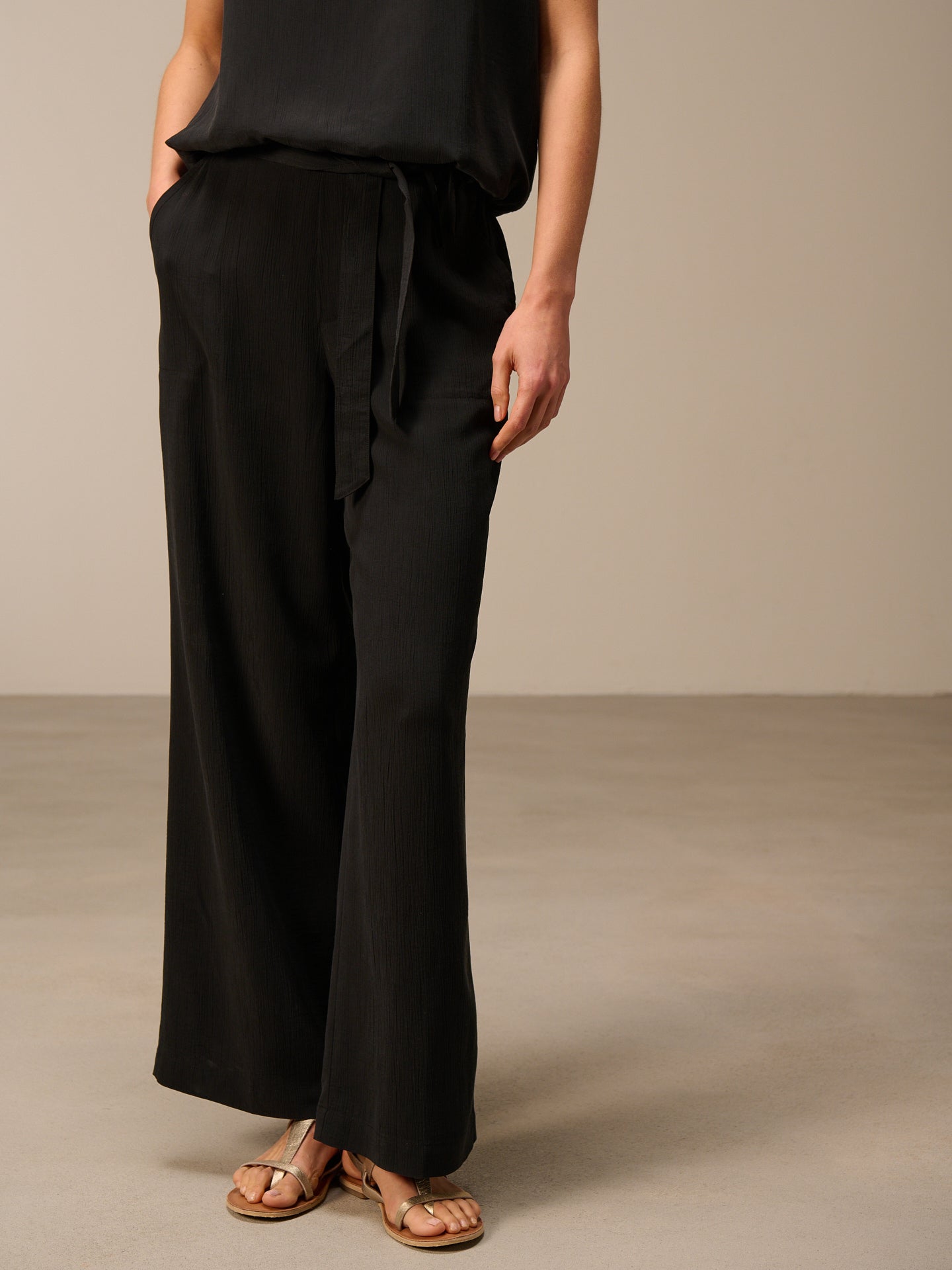Wide-leg pants