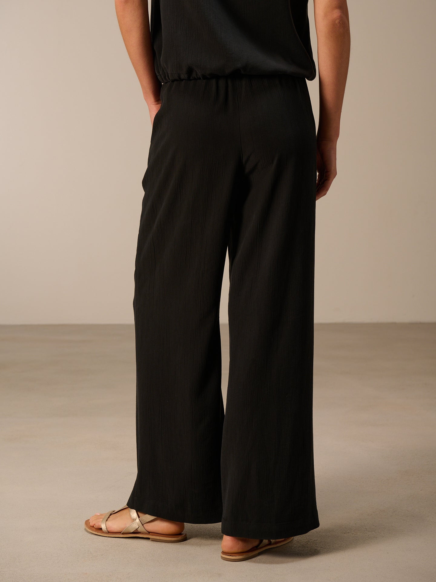 Wide-leg pants