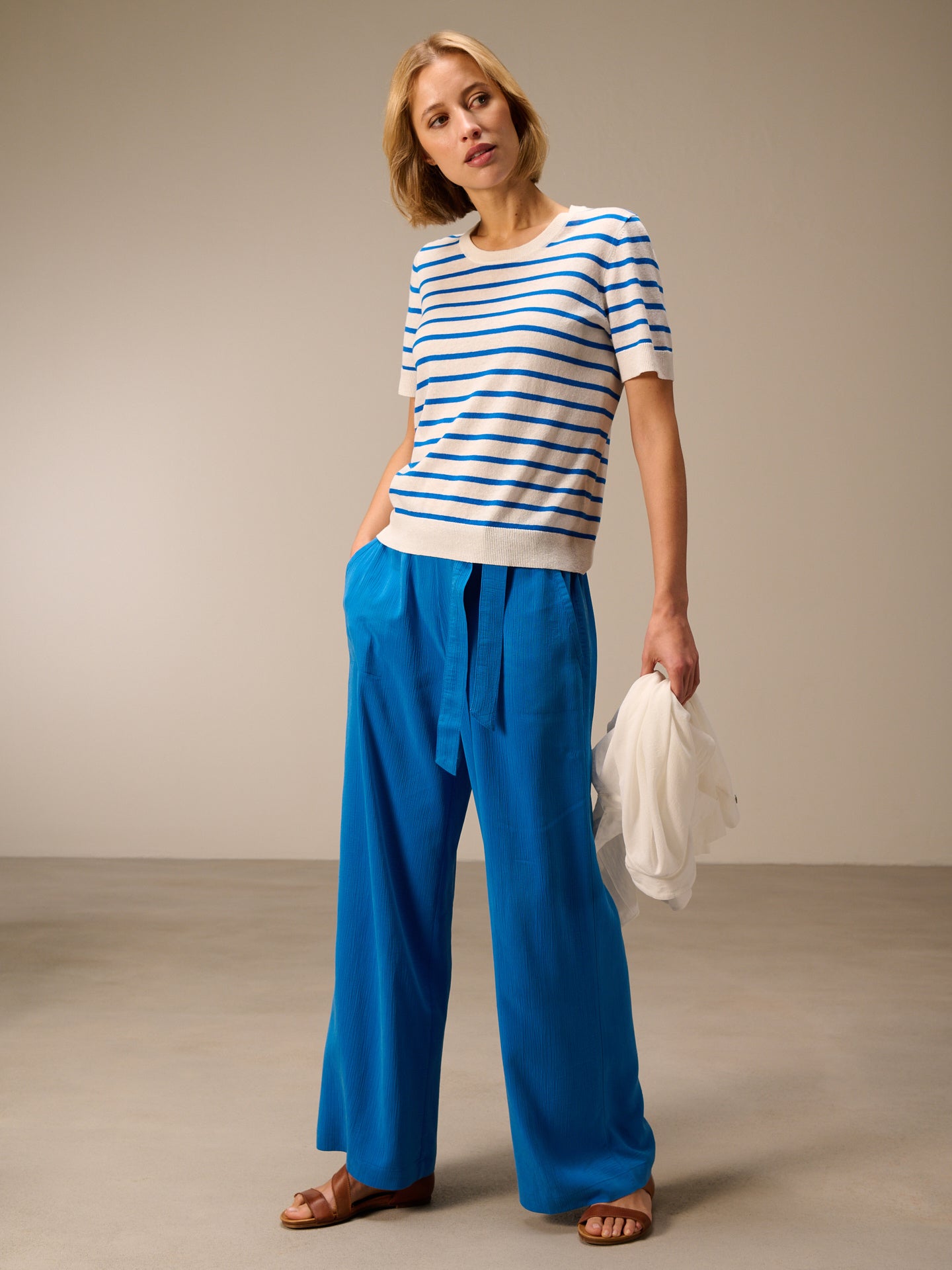 Wide-leg pants