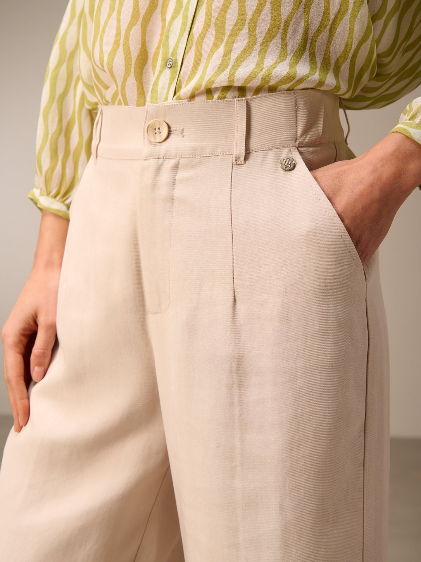 Wide-leg trousers