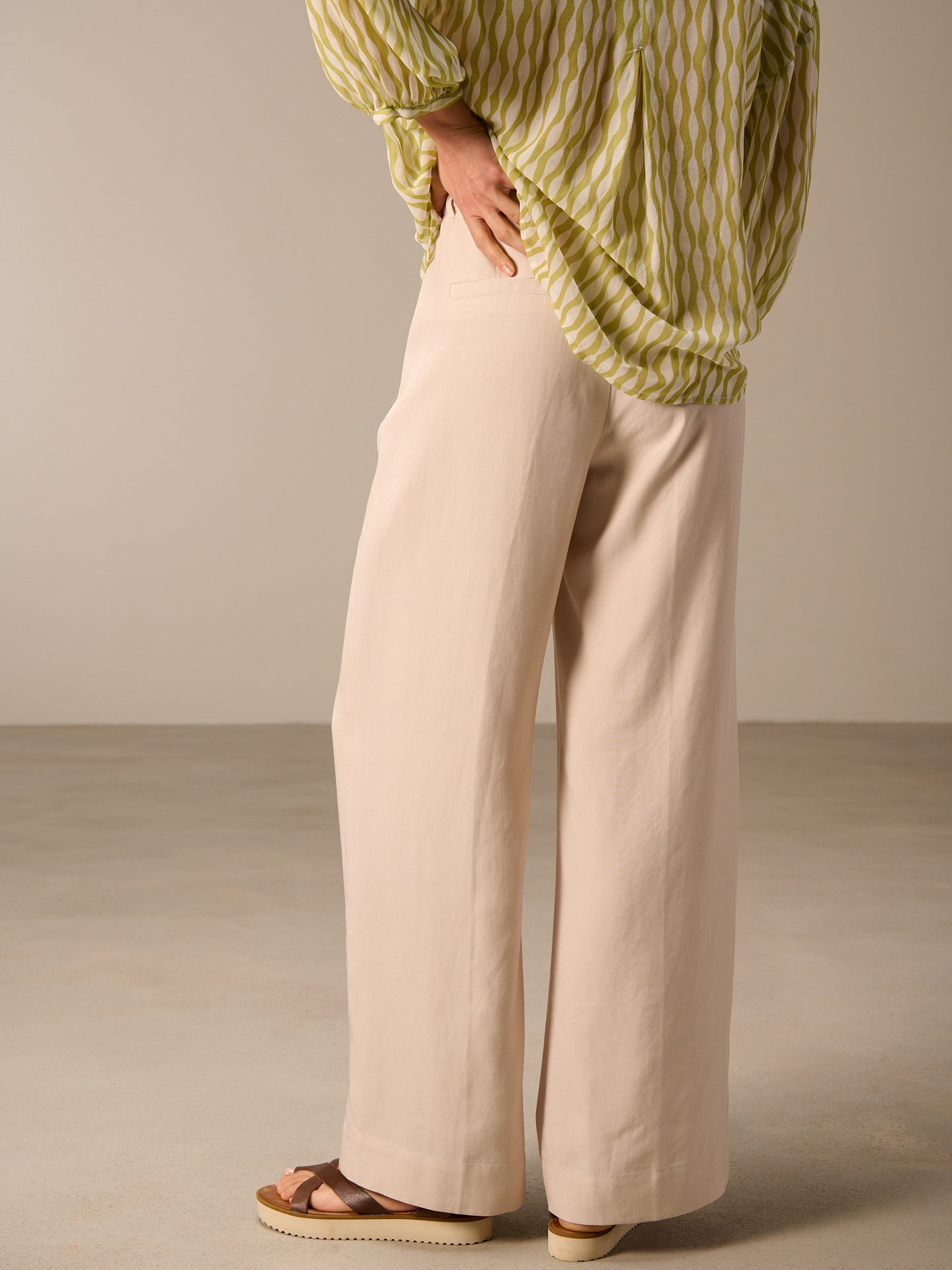 Wide-leg trousers