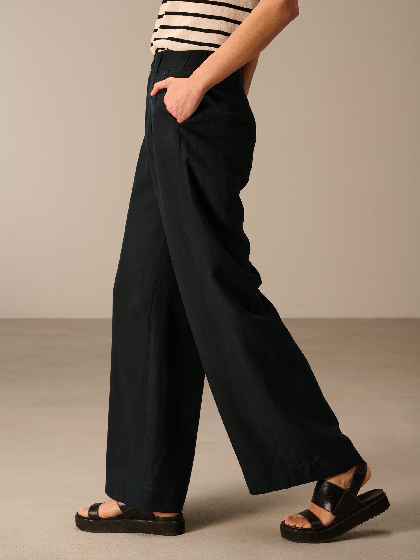 Wide-leg trousers
