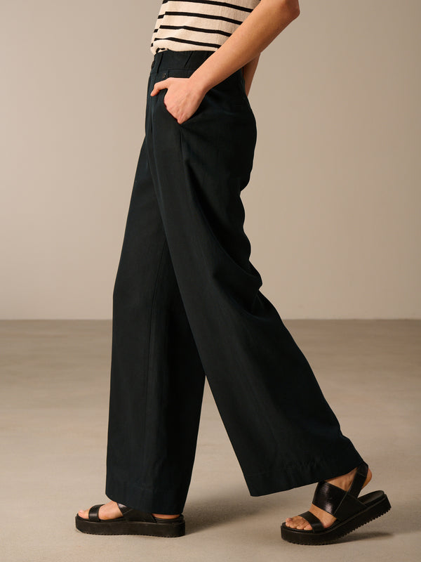 Wide-leg trousers